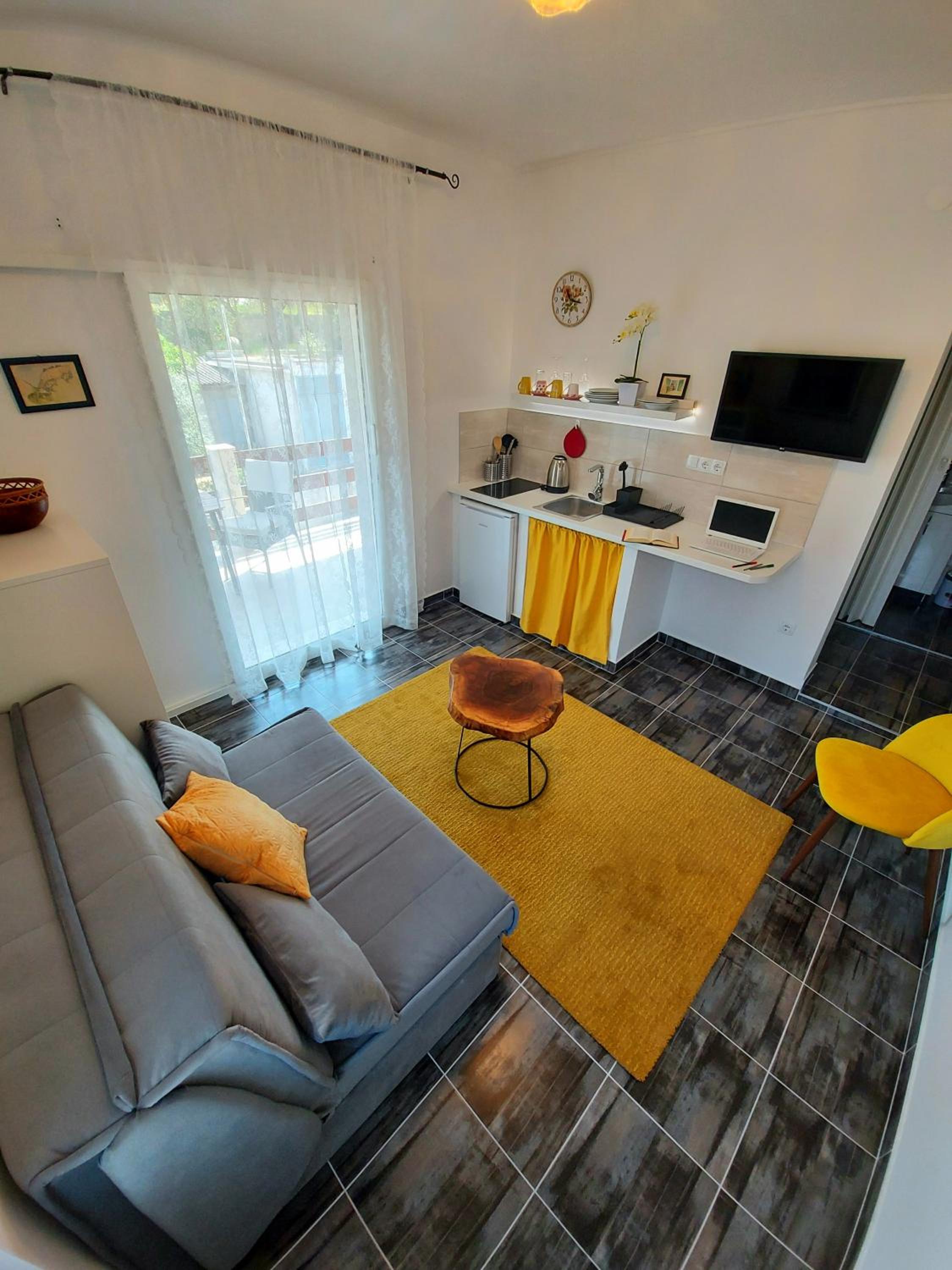 One-Bedroom Apartment - Photo 16
