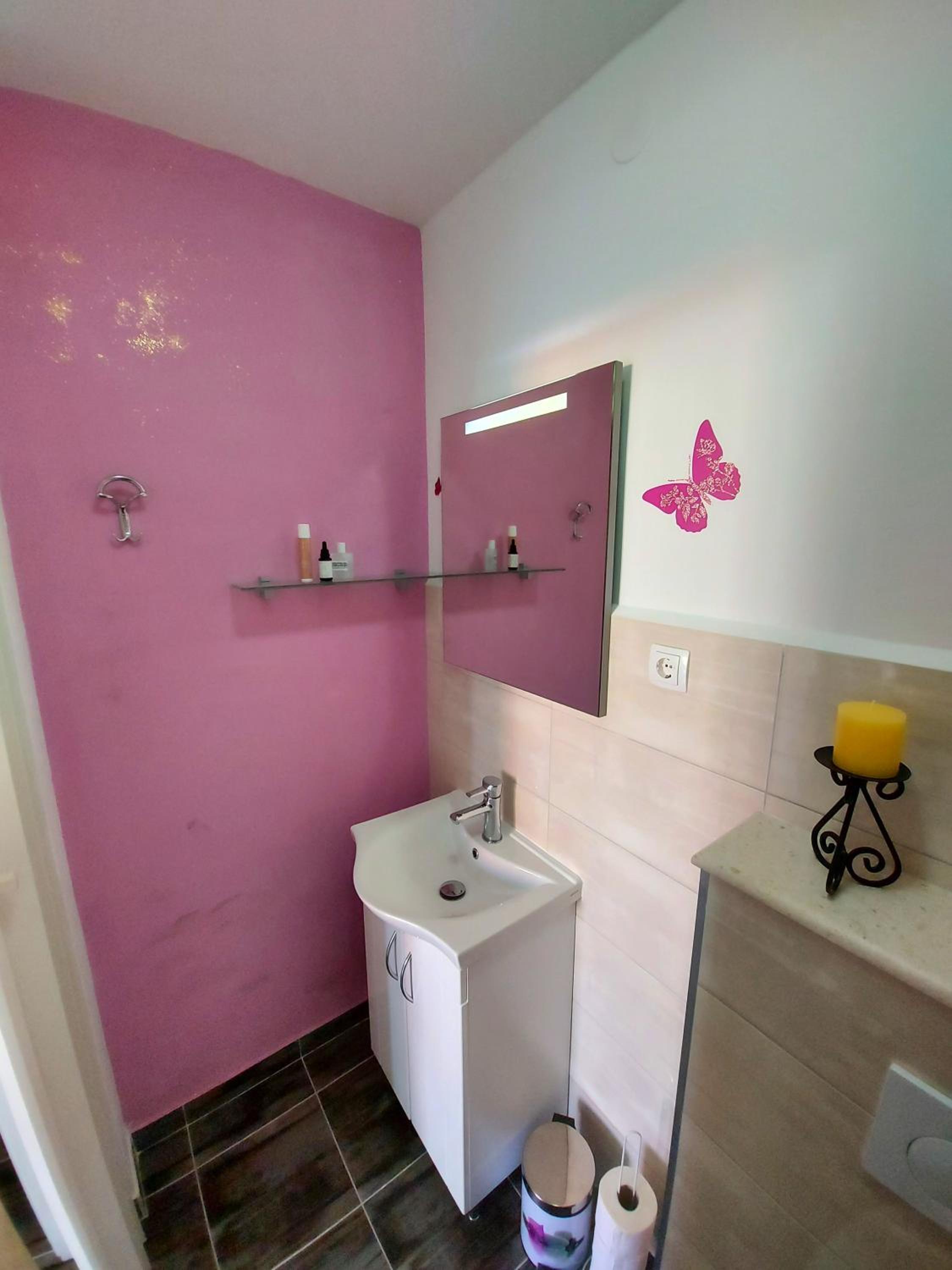 One-Bedroom Apartment - Photo 15