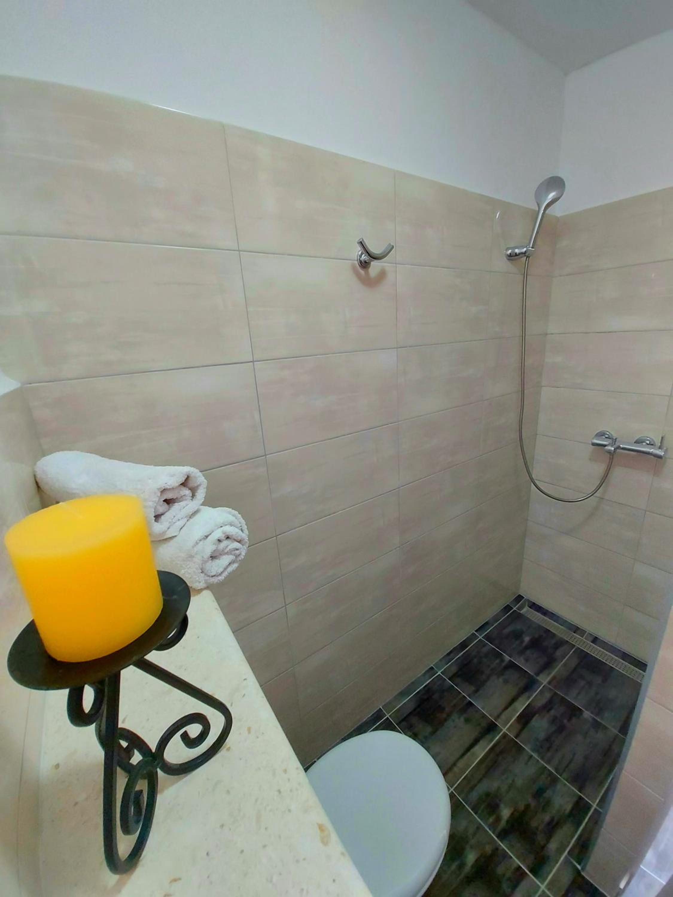 One-Bedroom Apartment - Photo 14