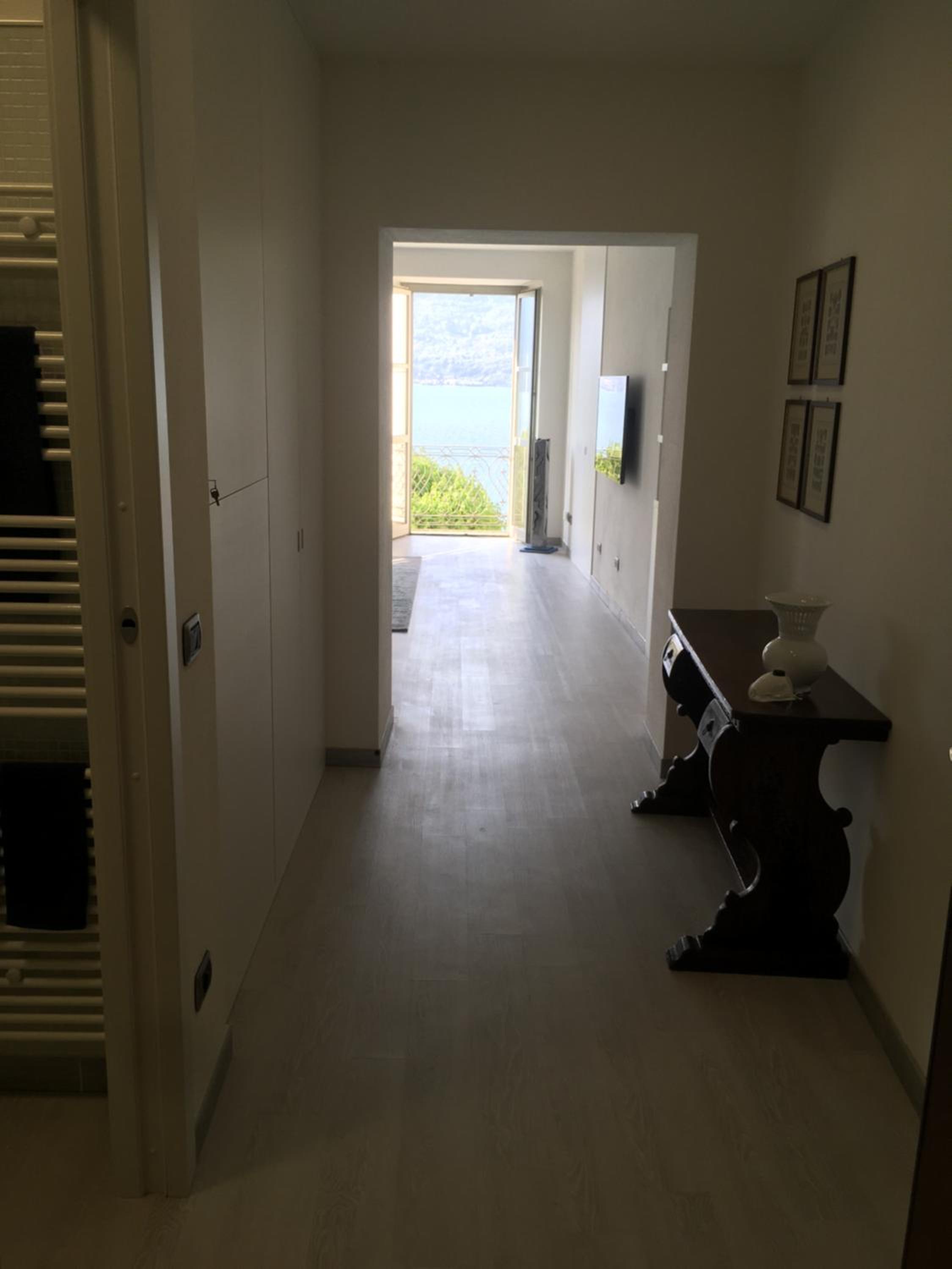 Apartment with Lake View - Photo 9
