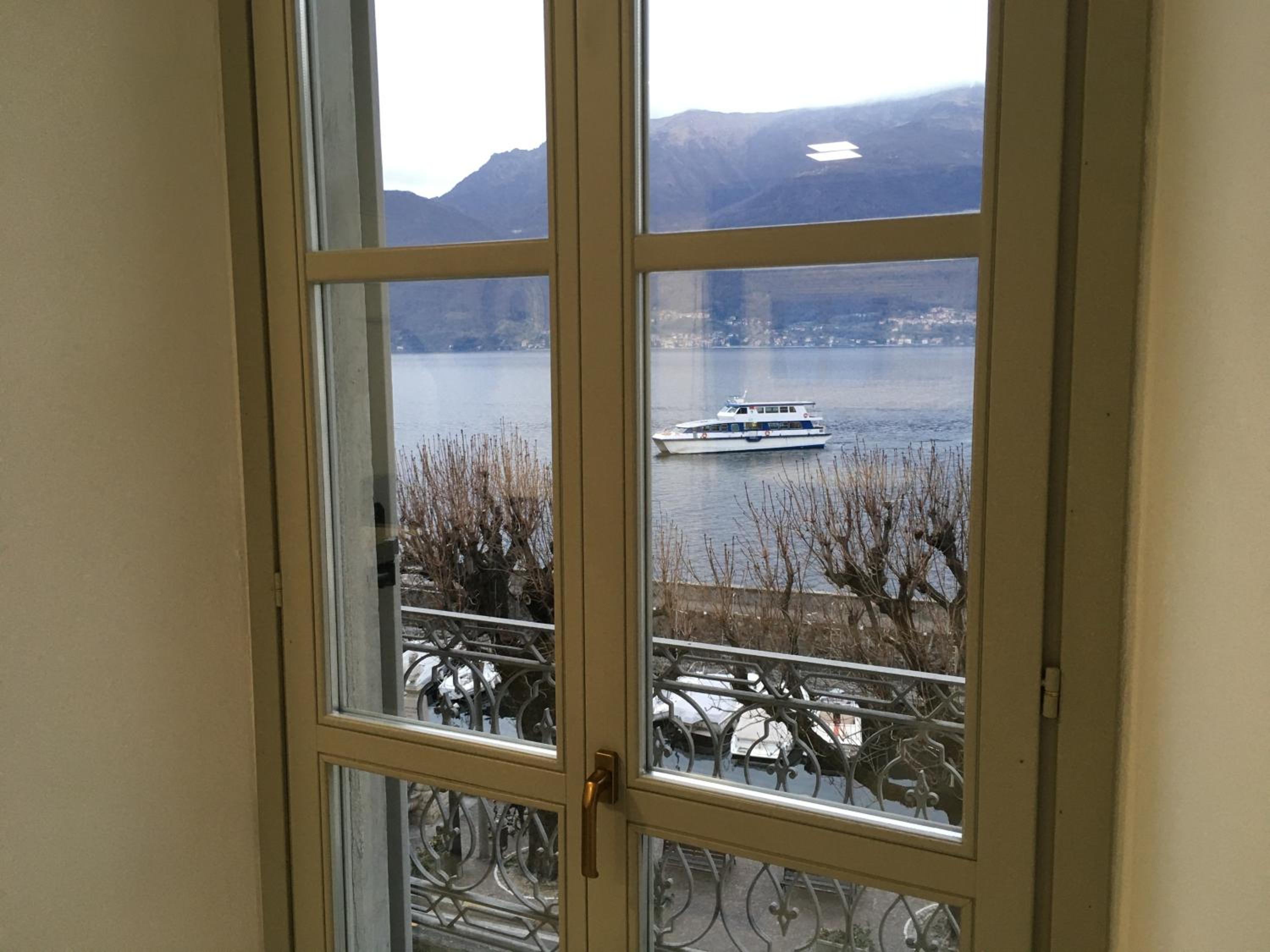 Apartment with Lake View - Photo 15