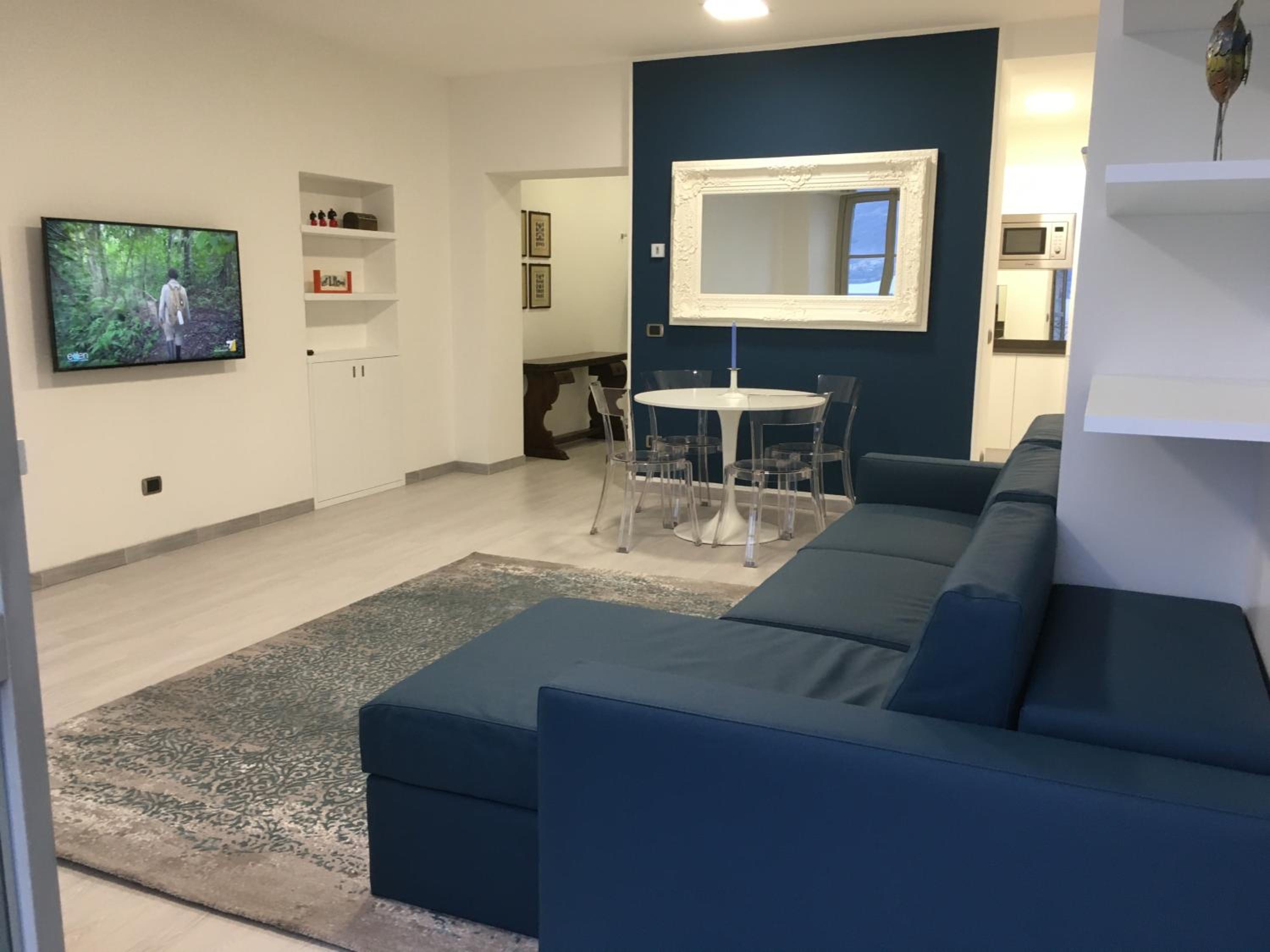 Apartment with Lake View - Photo 4