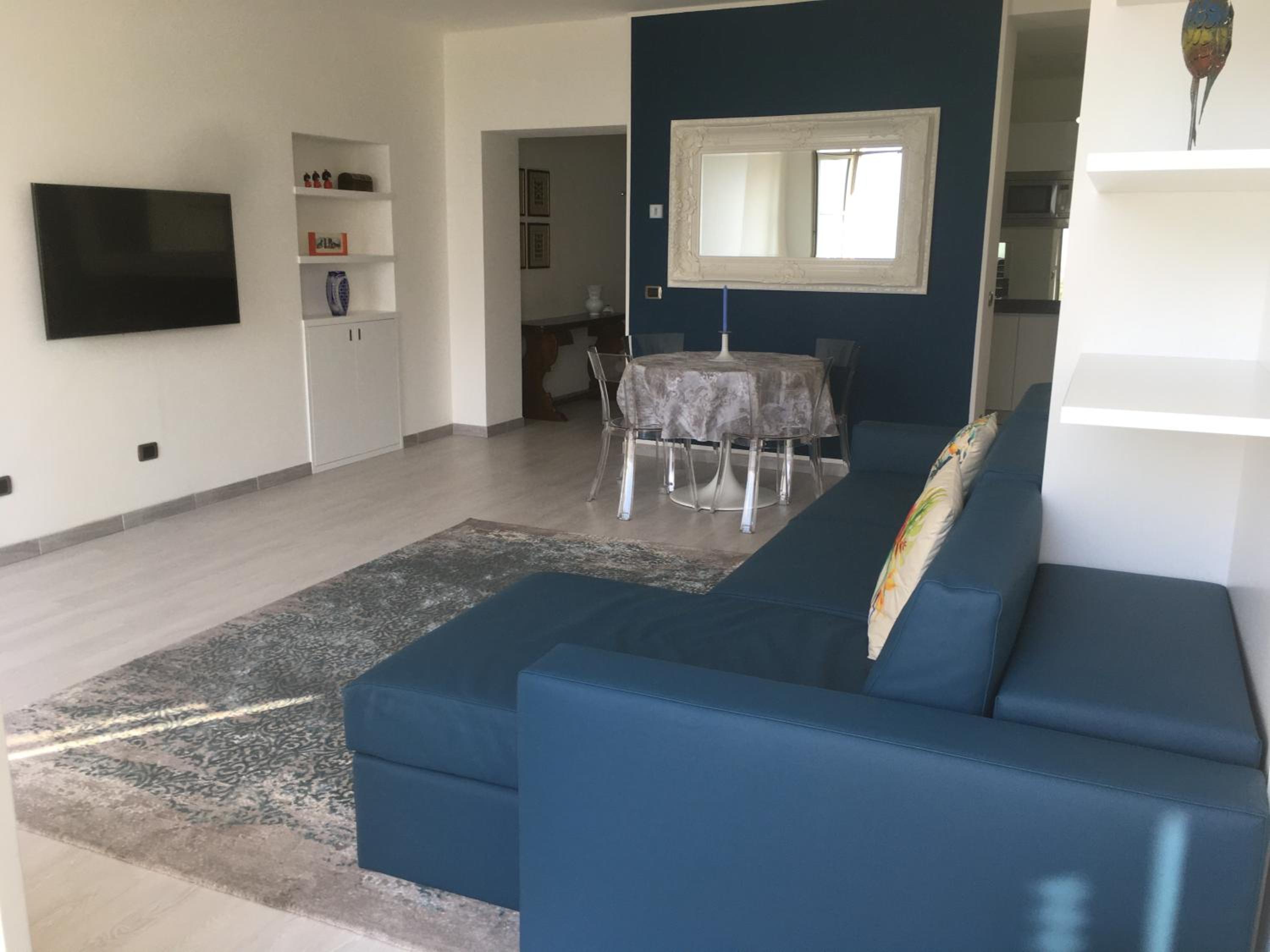 Apartment with Lake View - Photo 26