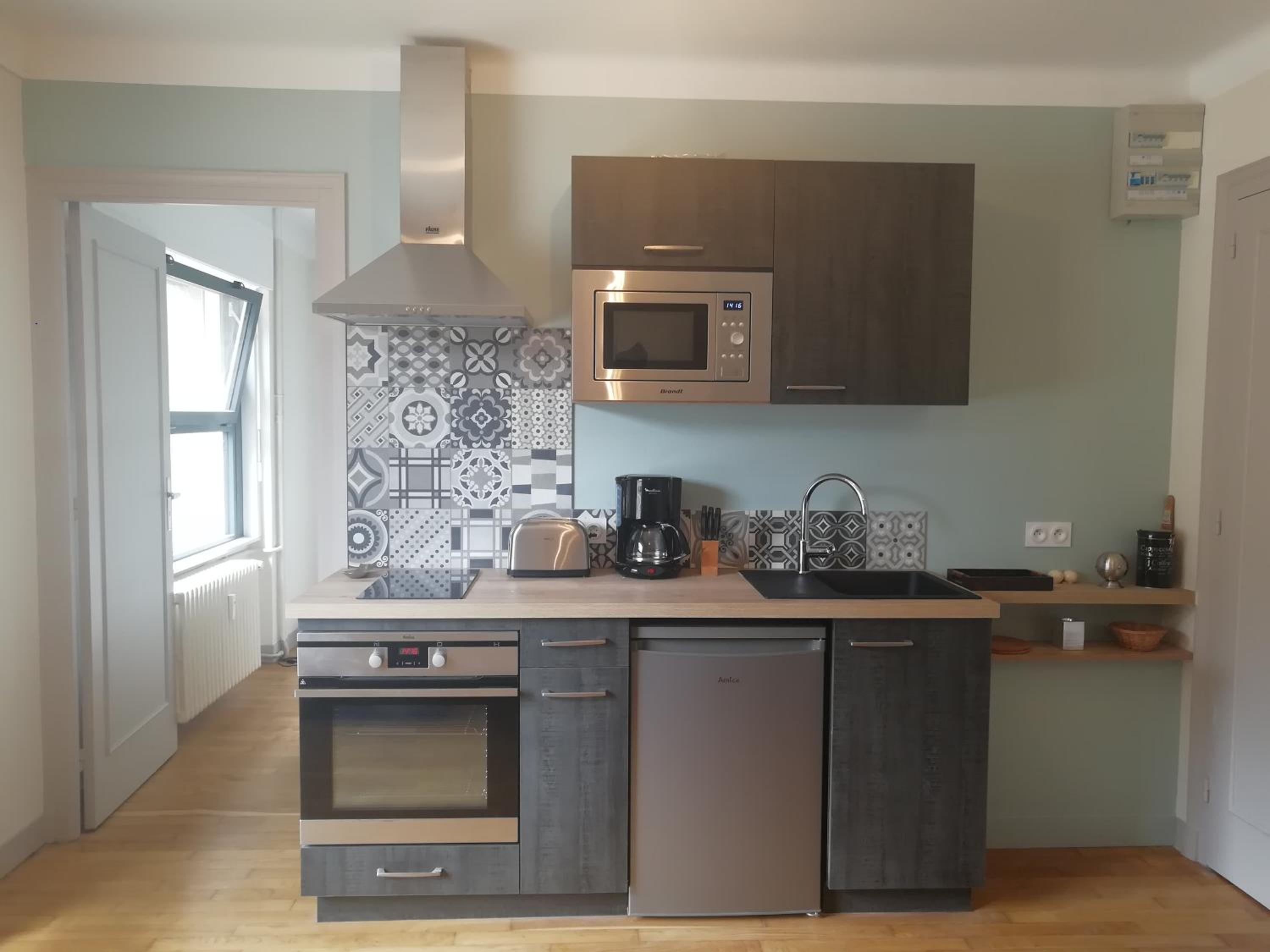 One-Bedroom Apartment - Photo 1