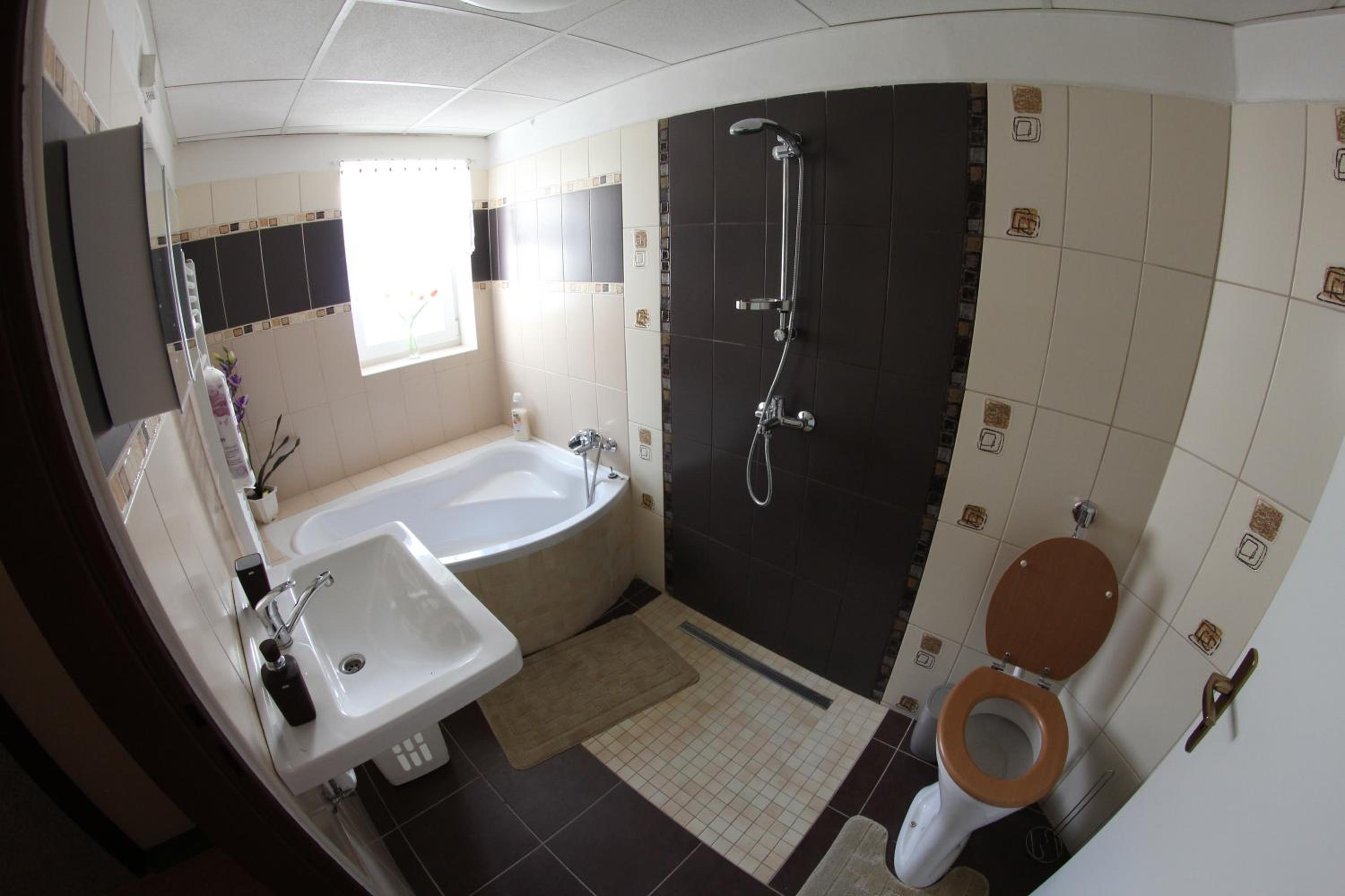 Family Room with Private Bathroom photo 1