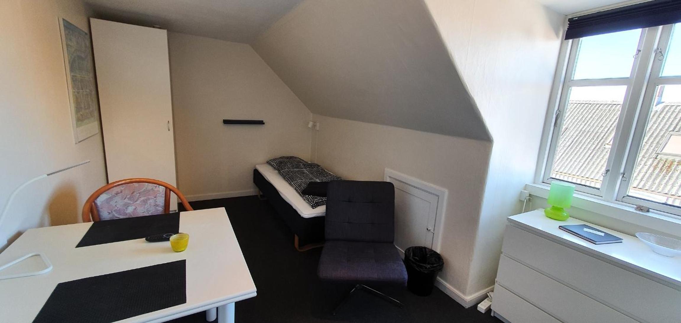 Single Room with Shared Bathroom