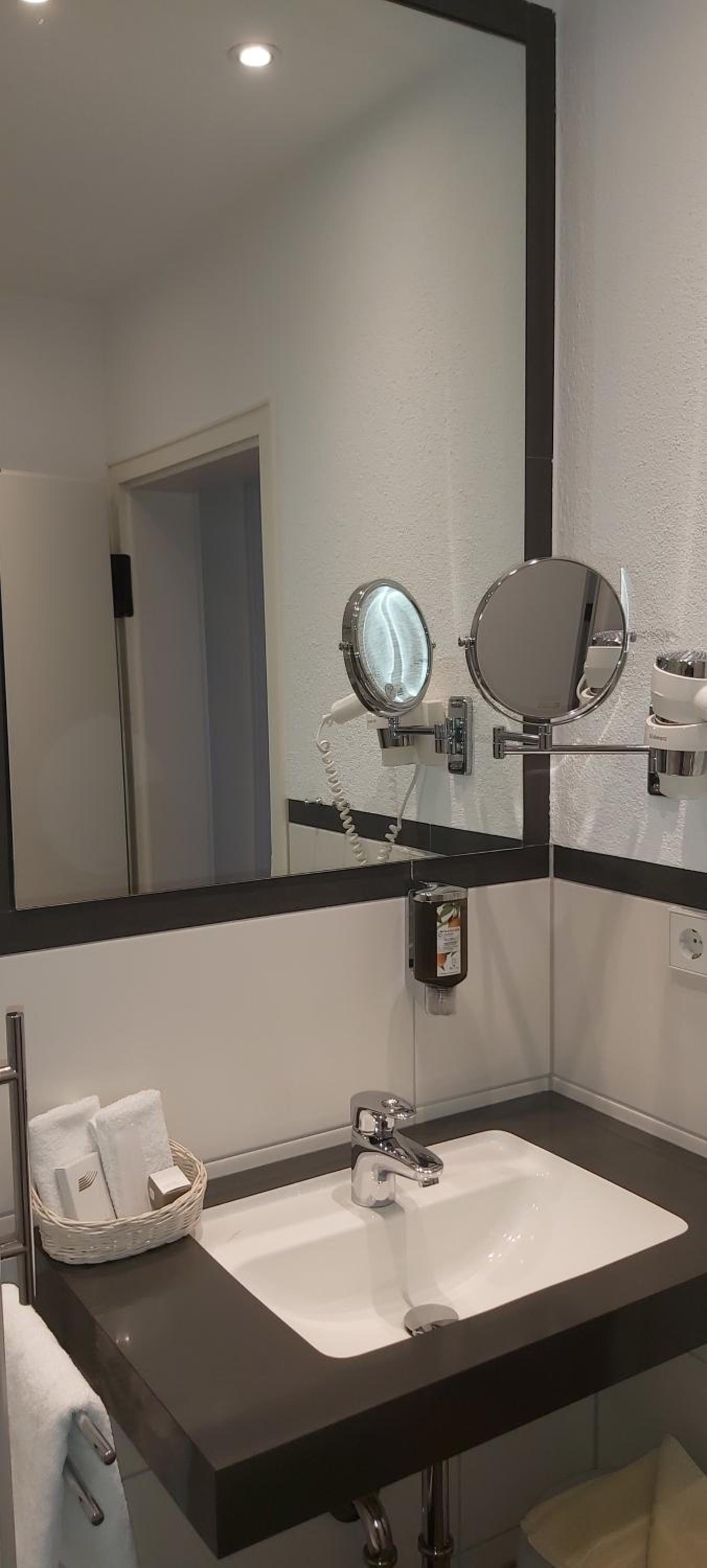 Double Room with Island View - Photo 2