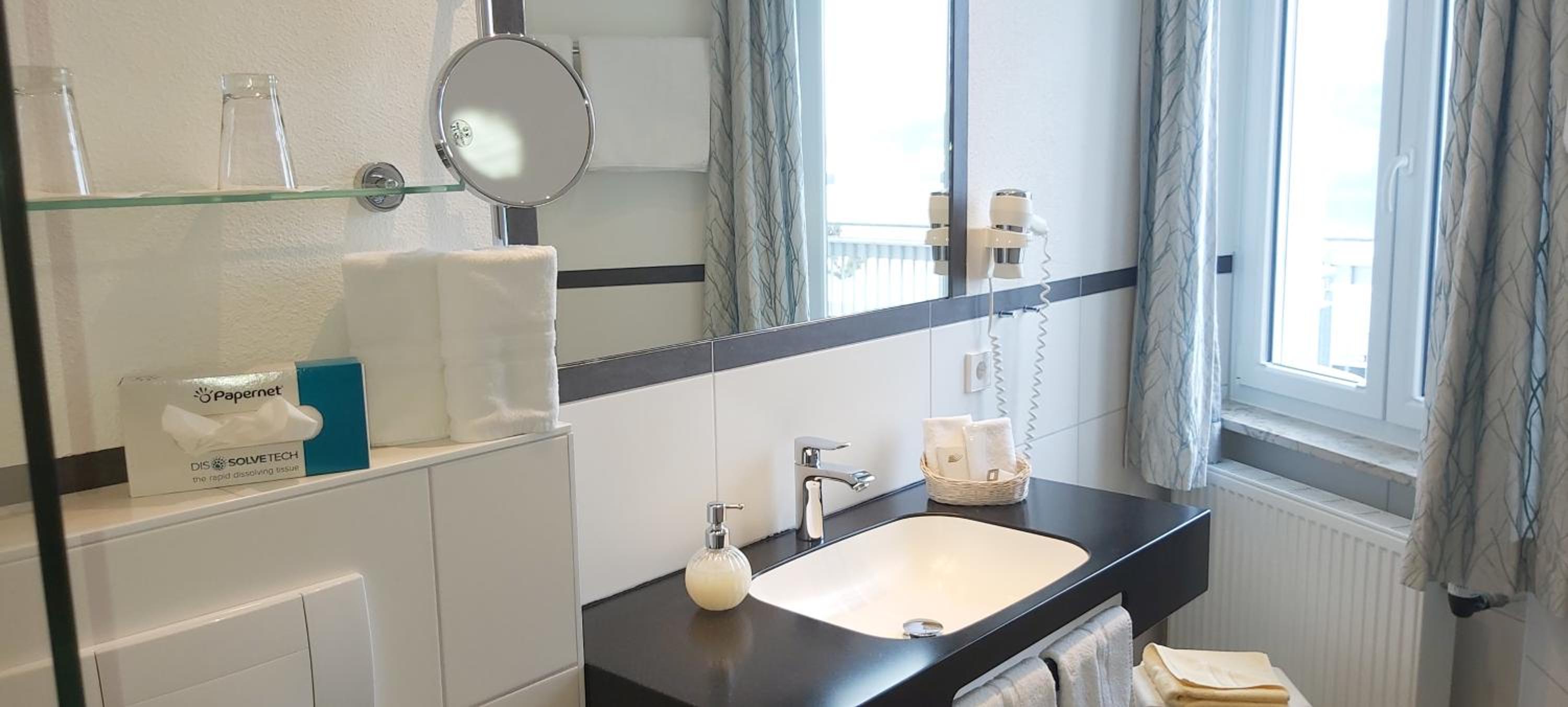 Superior Double Room with Lake View and Balcony photo 3