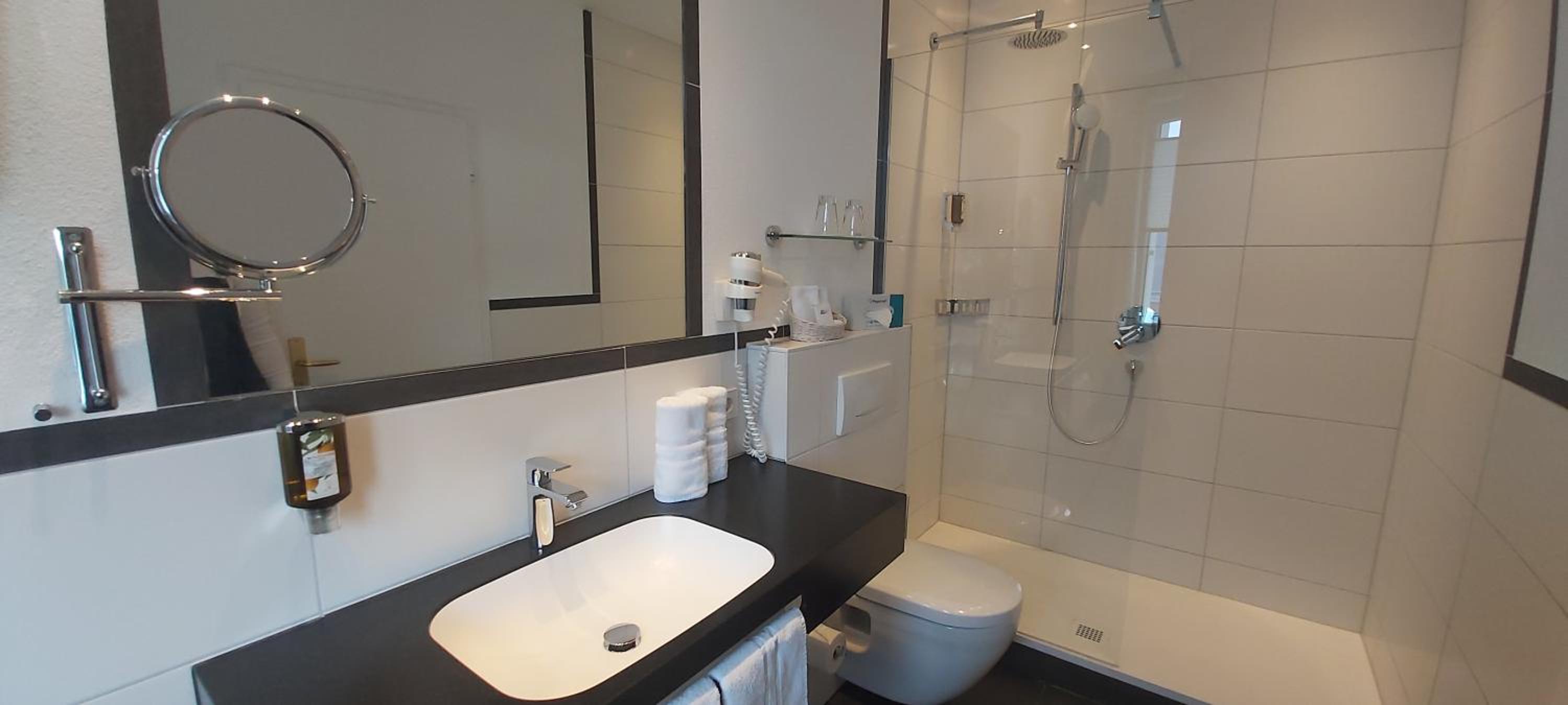 Superior Double Room with Lake View - Photo 2