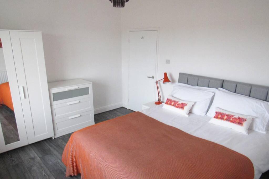 Three-Bedroom House photo 1