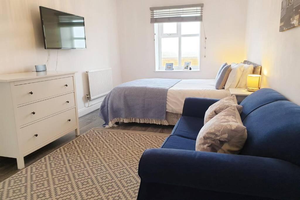 Three-Bedroom House photo 2