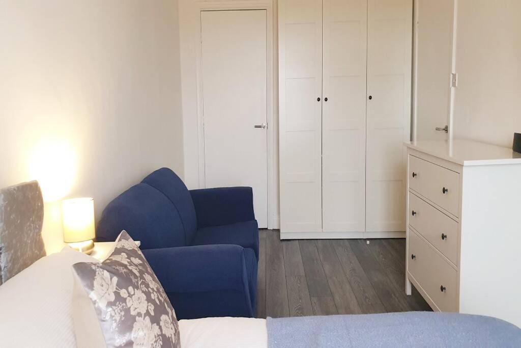 Three-Bedroom House photo 3