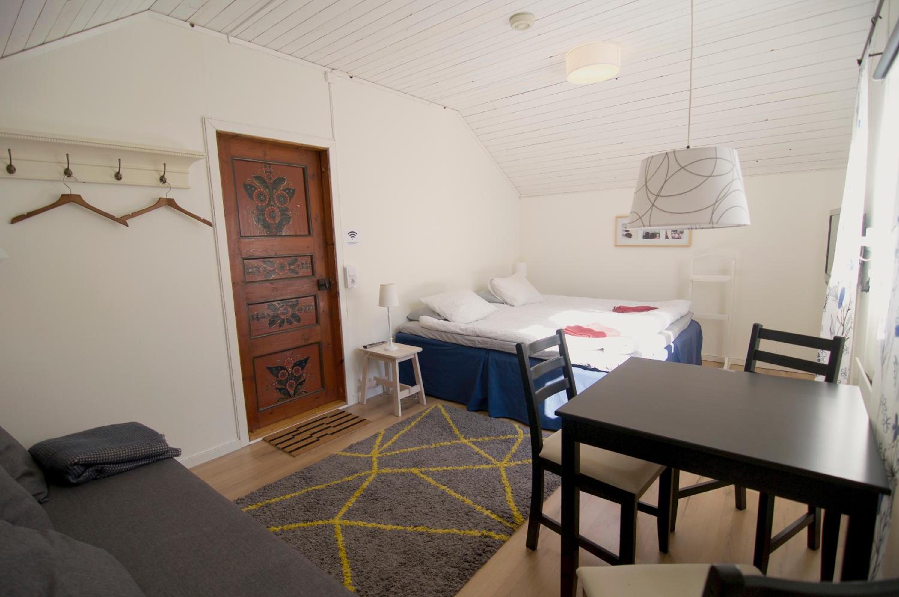 Family Room with Private Bathroom photo 3