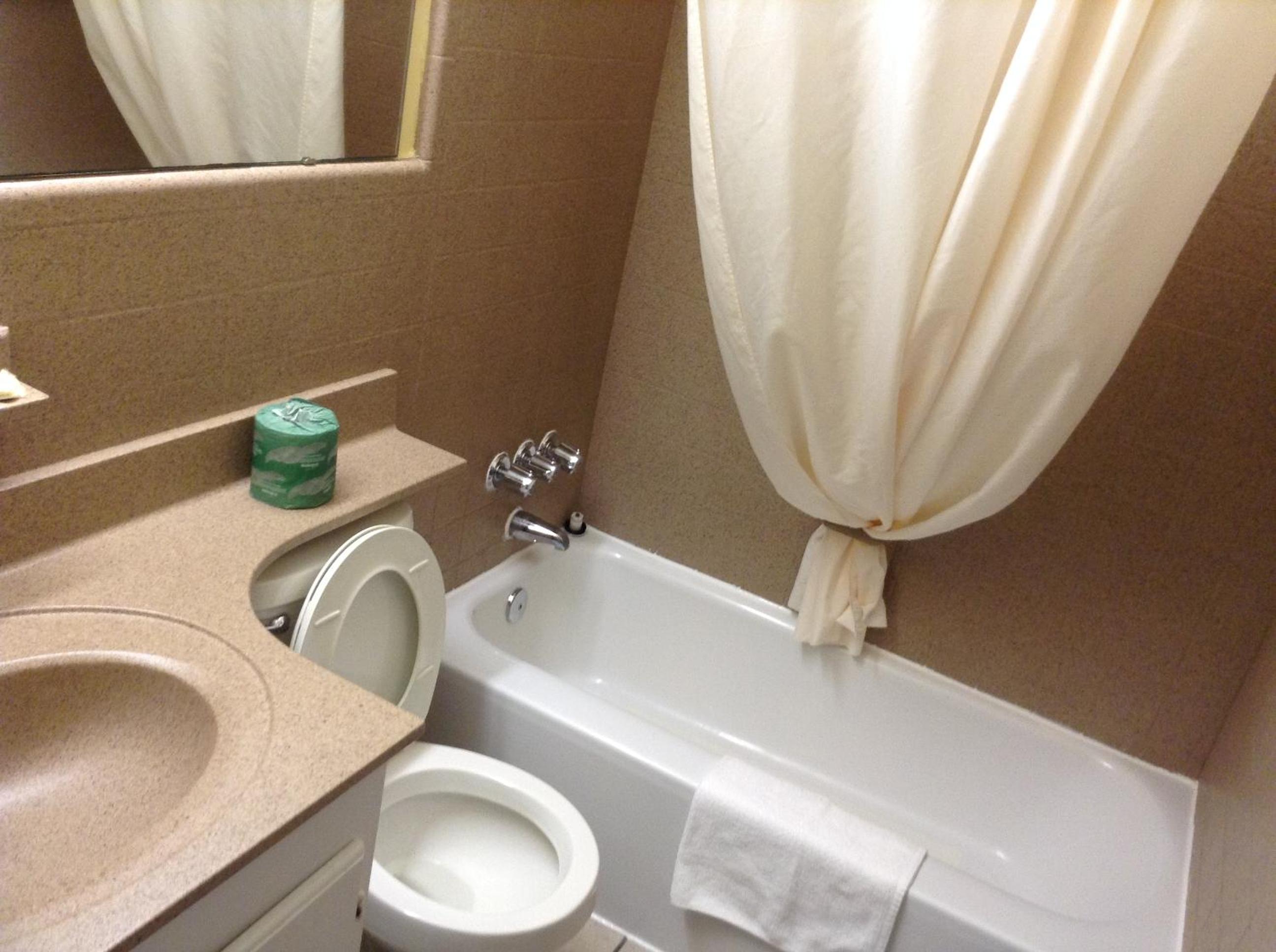 One Room with One Double Bed - Photo 7