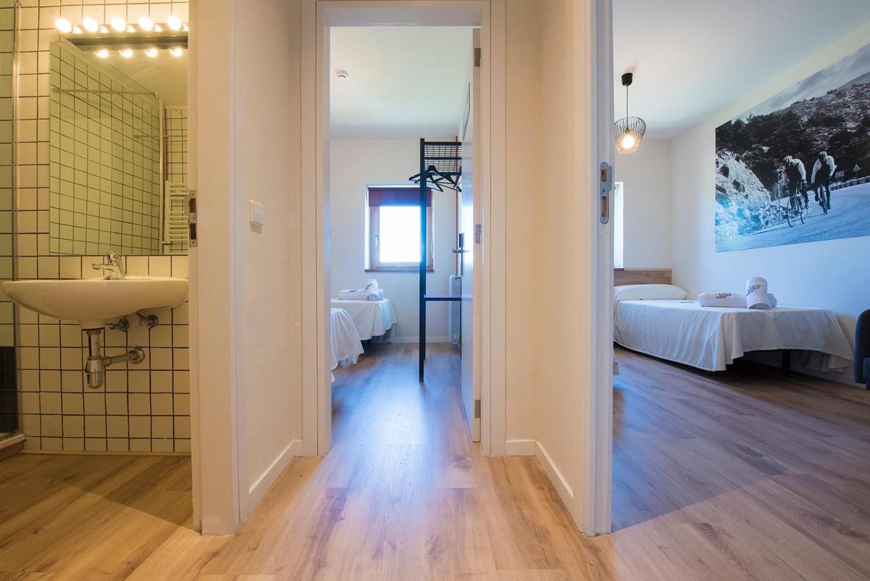 Suite with Mountain View - Photo 7