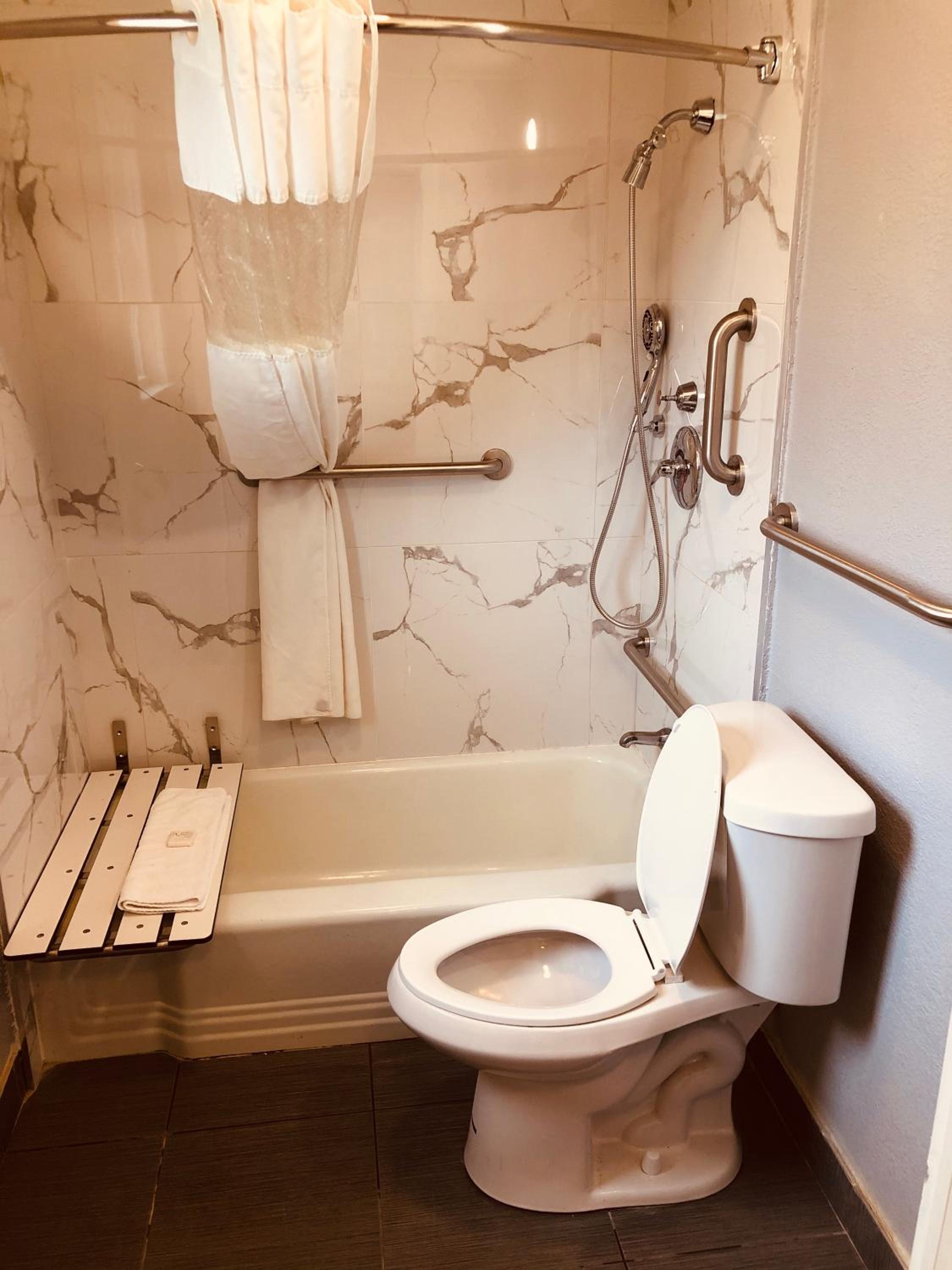 King Room - Disability Access photo 2
