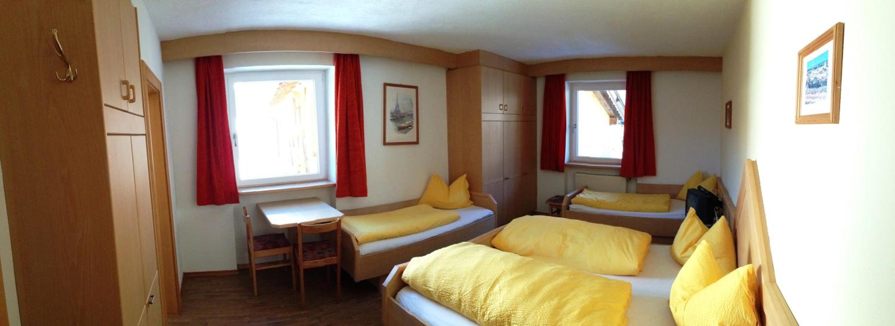 Quadruple Room With Private Bathroom photo 1
