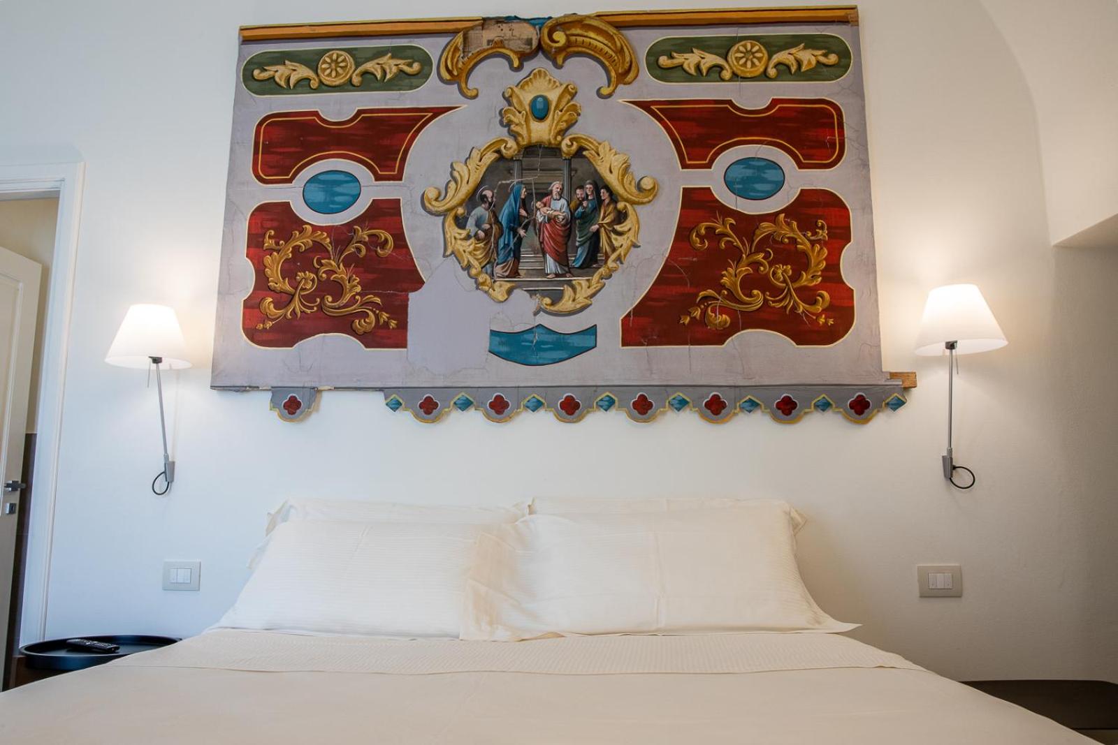 Junior Suite with Balcony - Photo 10