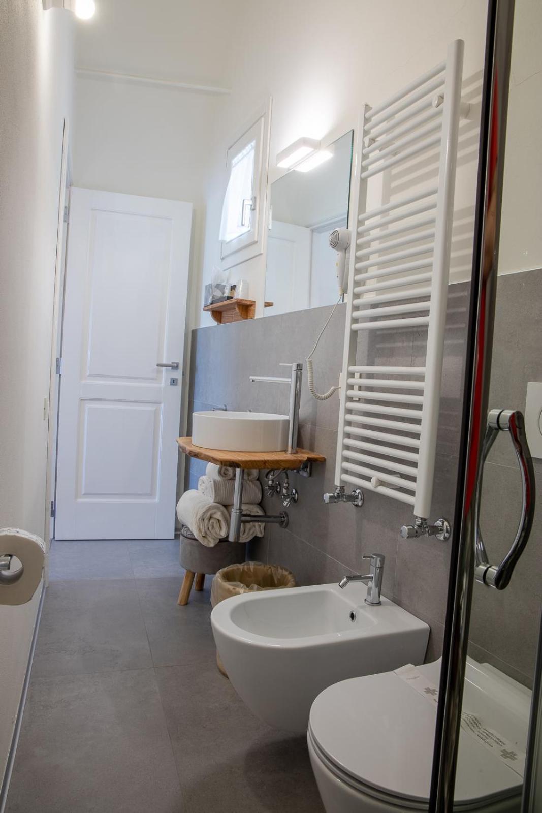 Junior Suite with Balcony - Photo 2