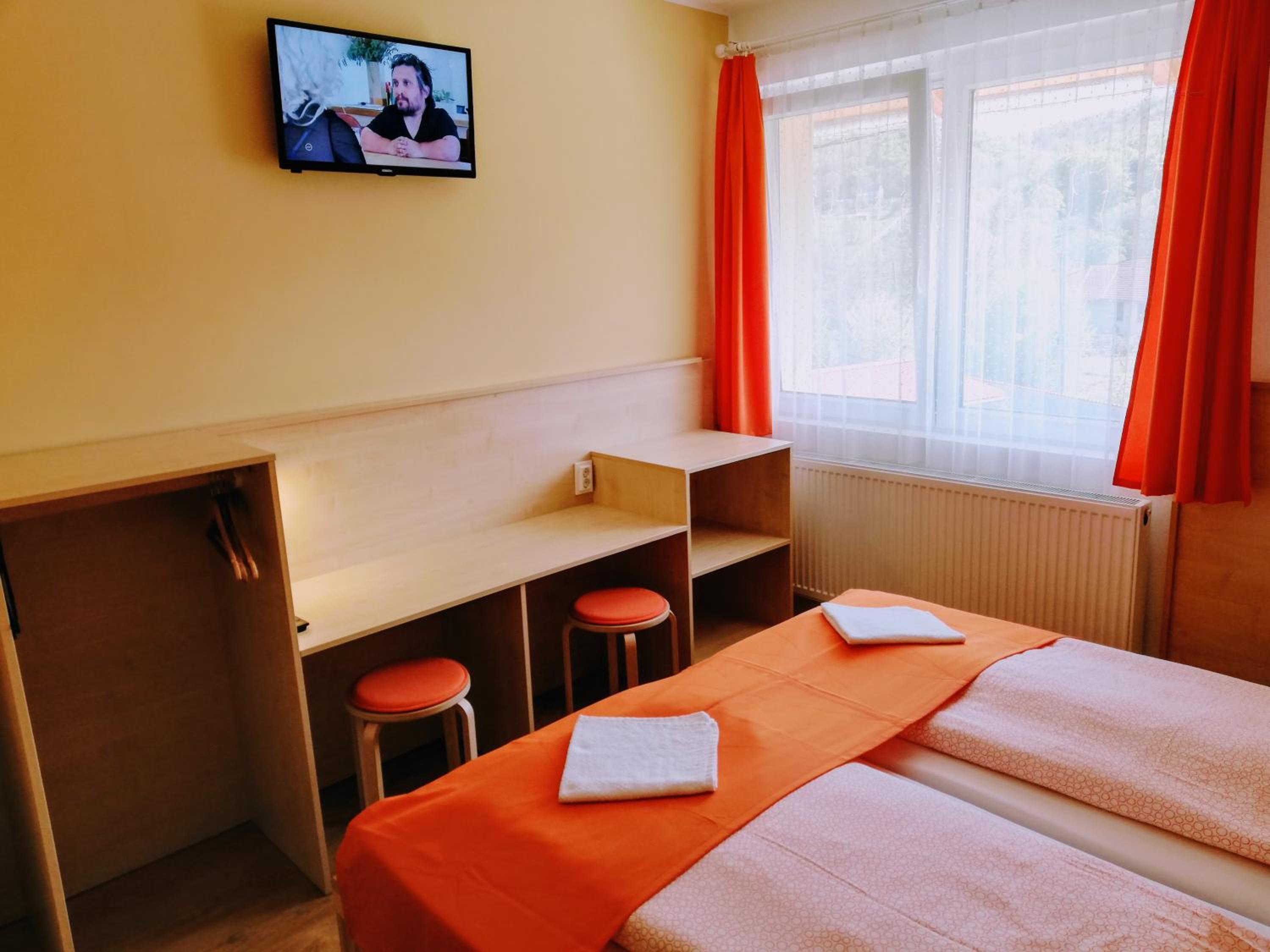 Triple Room with Bathroom - Photo 2