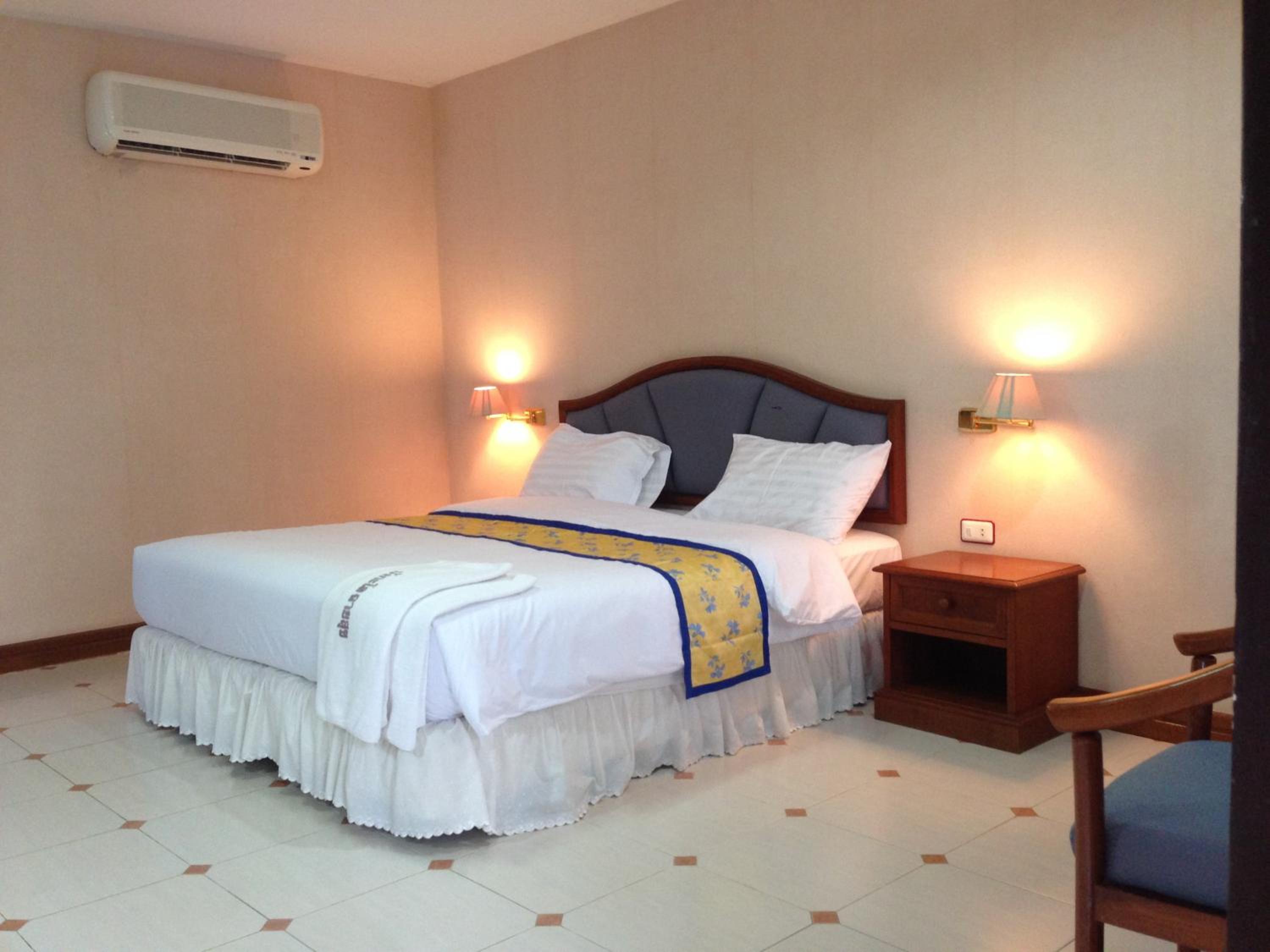 Deluxe Double or Twin Room - Photo 10
