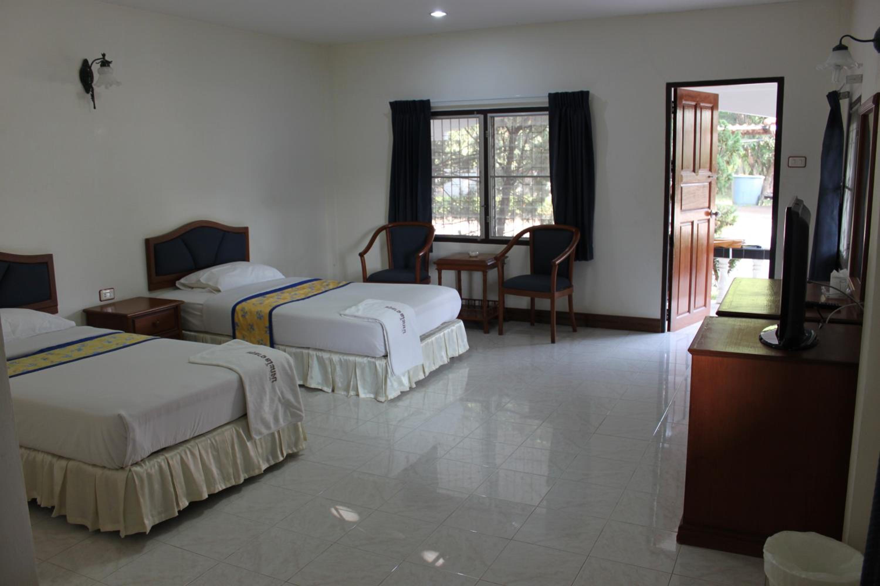 Deluxe Double or Twin Room - Photo 9