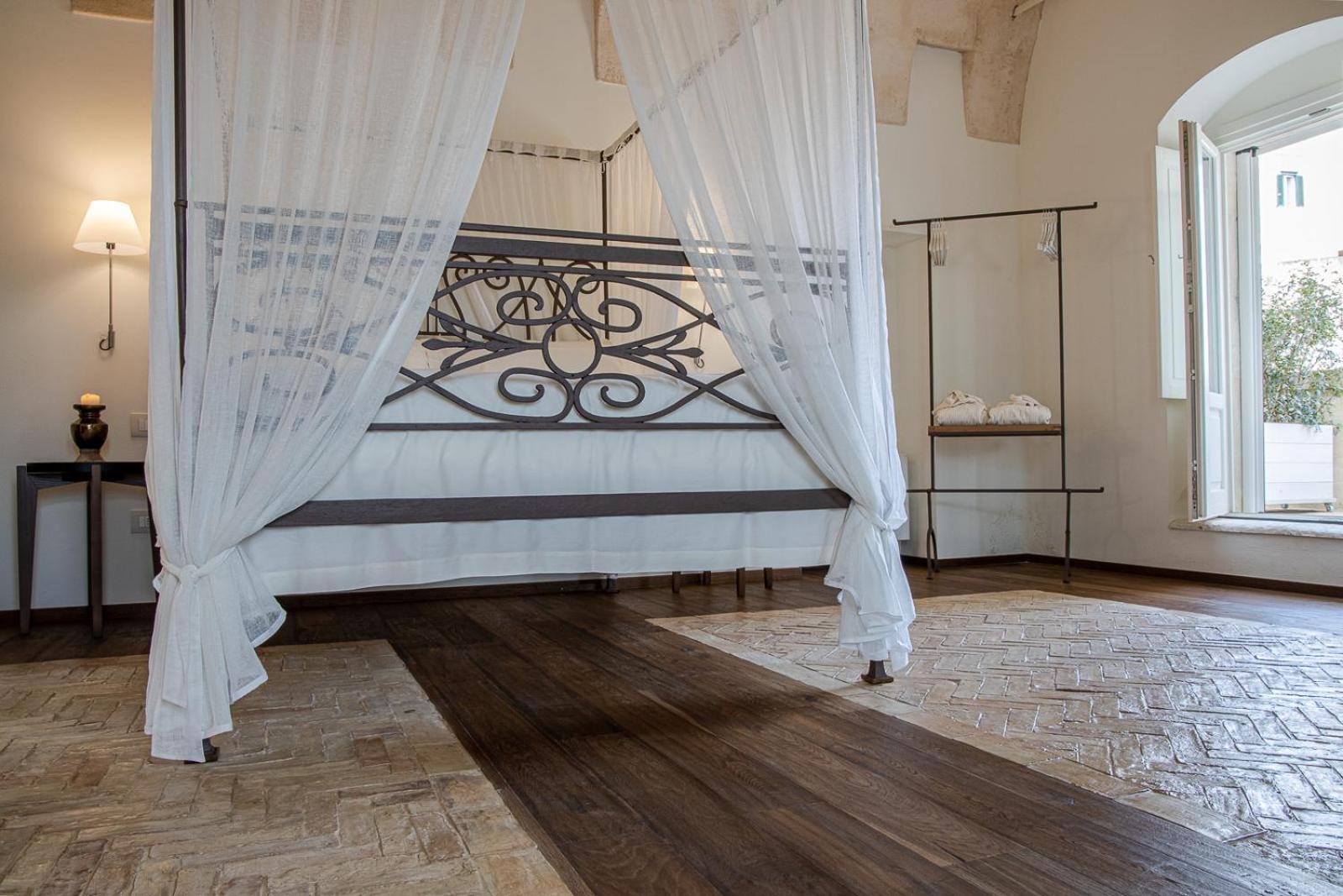 Deluxe Double Room with Balcony - Photo 23