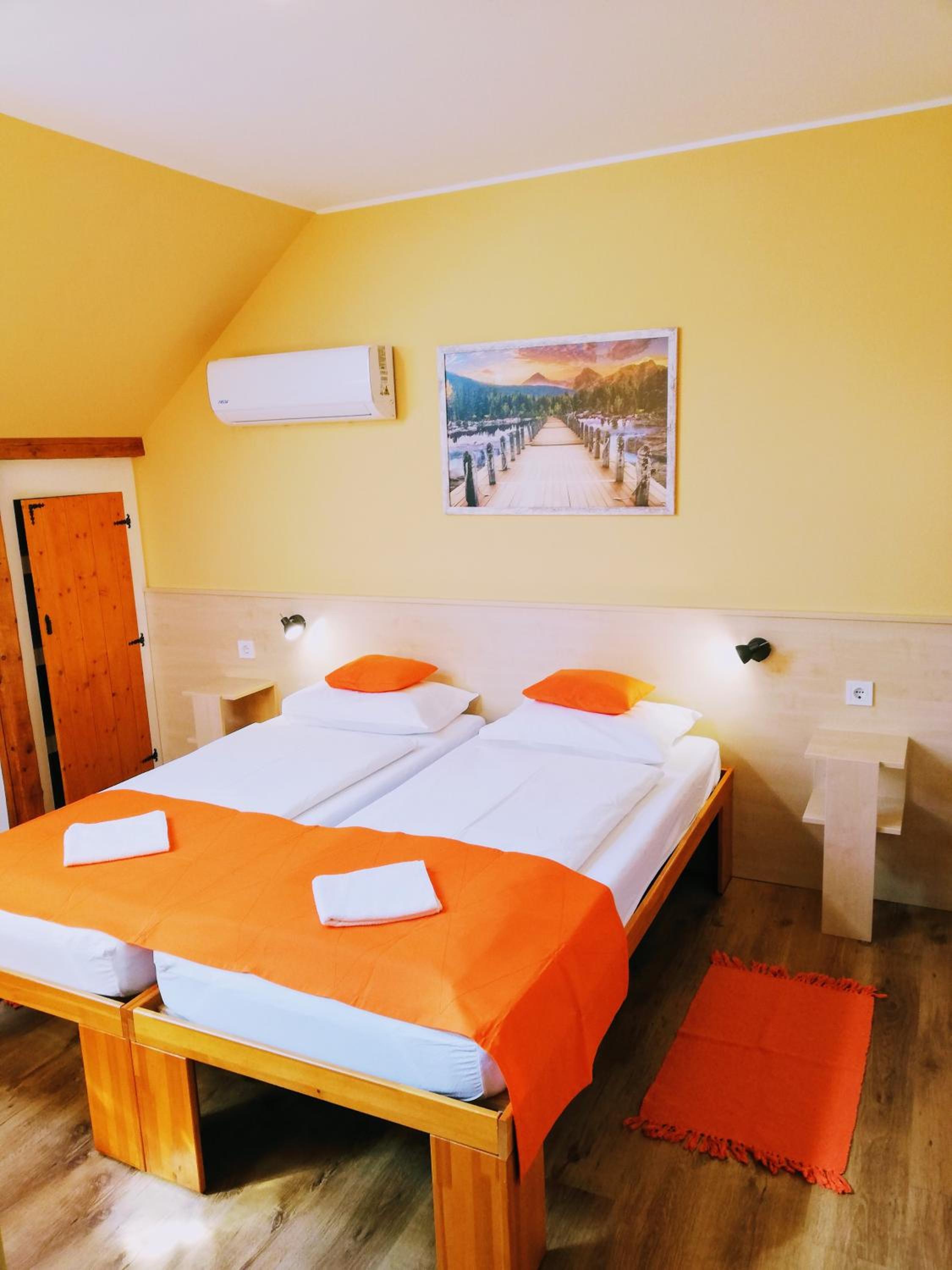 Double or Twin Room with Shower - Photo 7