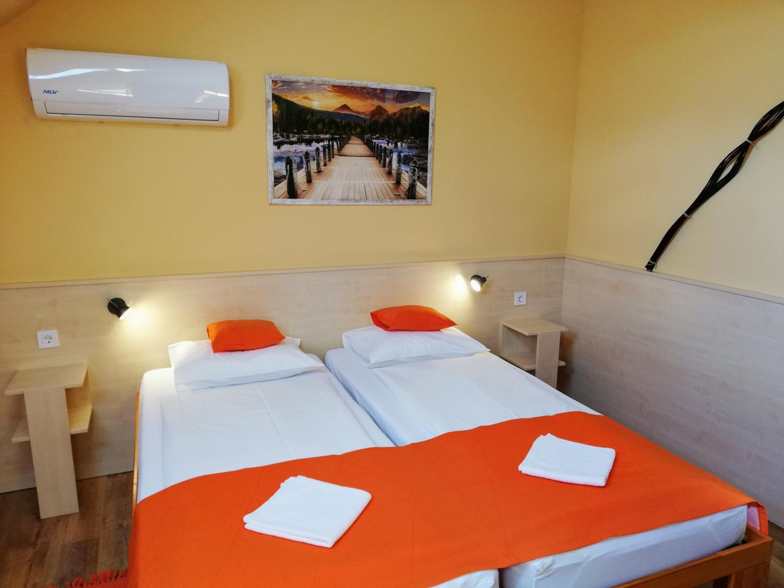 Double or Twin Room with Shower - Photo 4