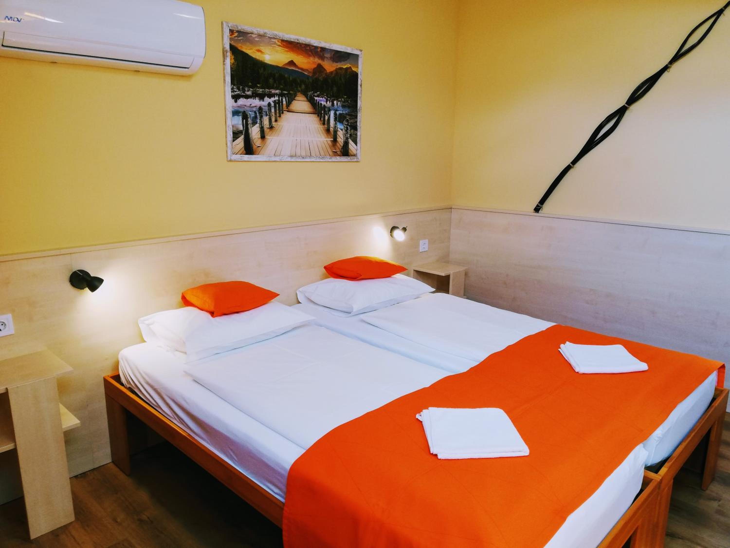 Double or Twin Room with Shower - Photo 6