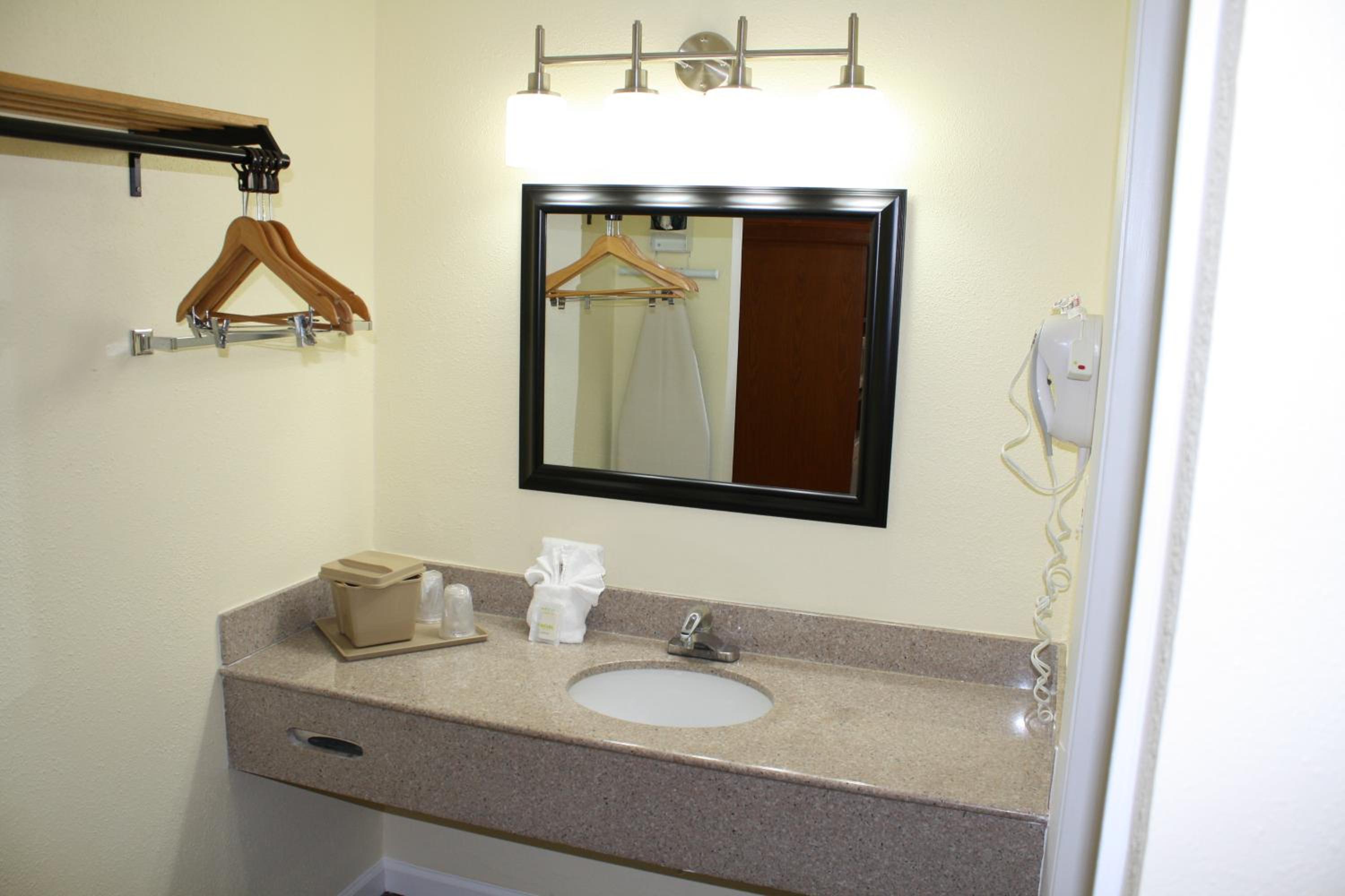 Standard Double Room with Two Double Beds - Photo 4