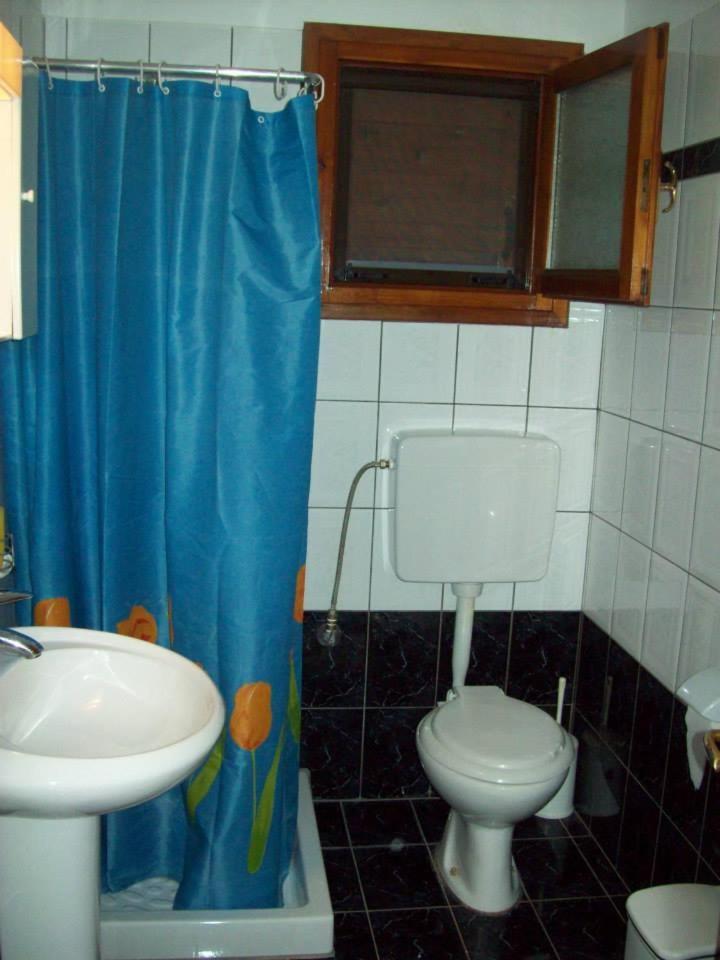 One-Bedroom Apartment - Photo 2