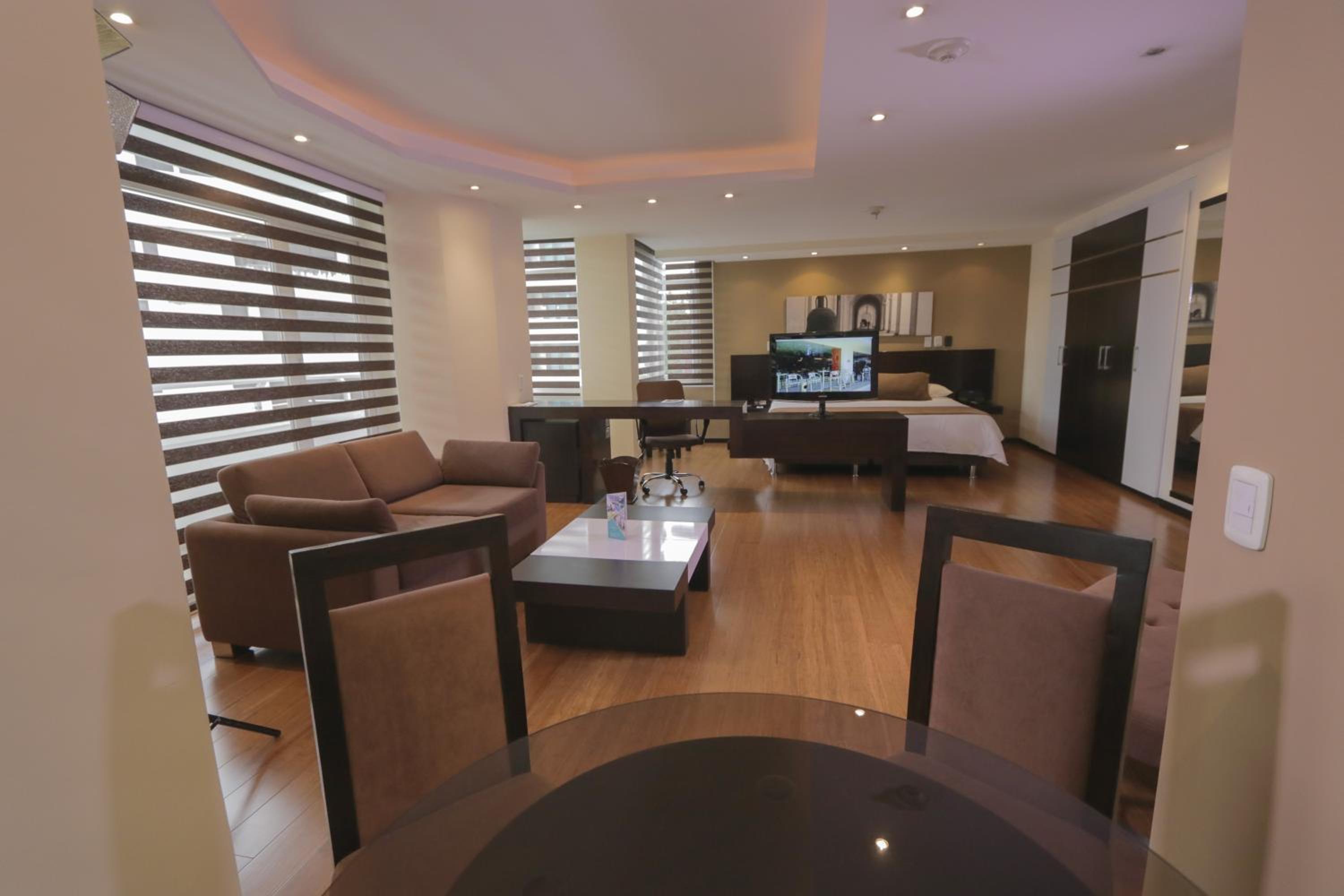 Deluxe King Suite - Photo 1