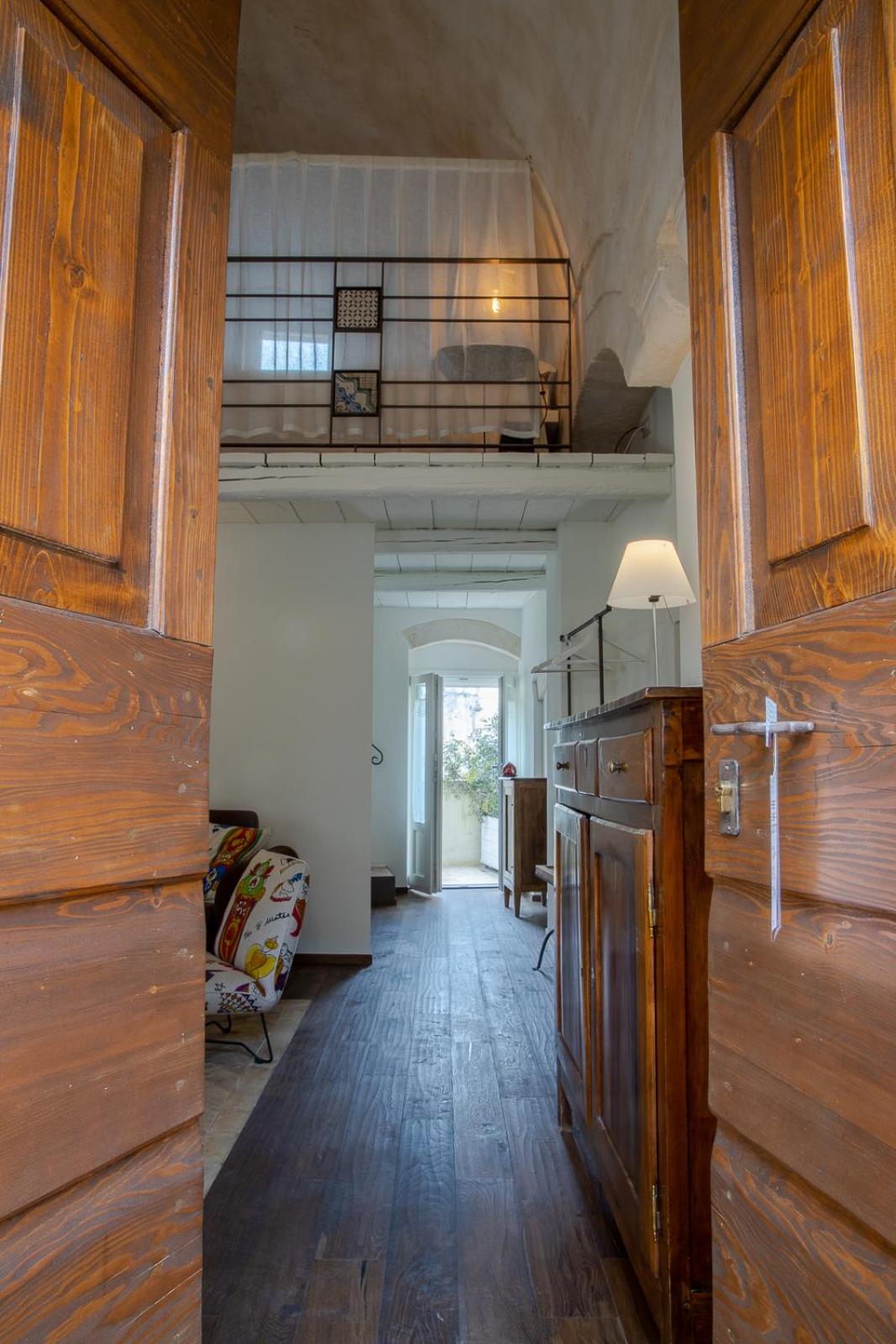 Deluxe Suite - Photo 11