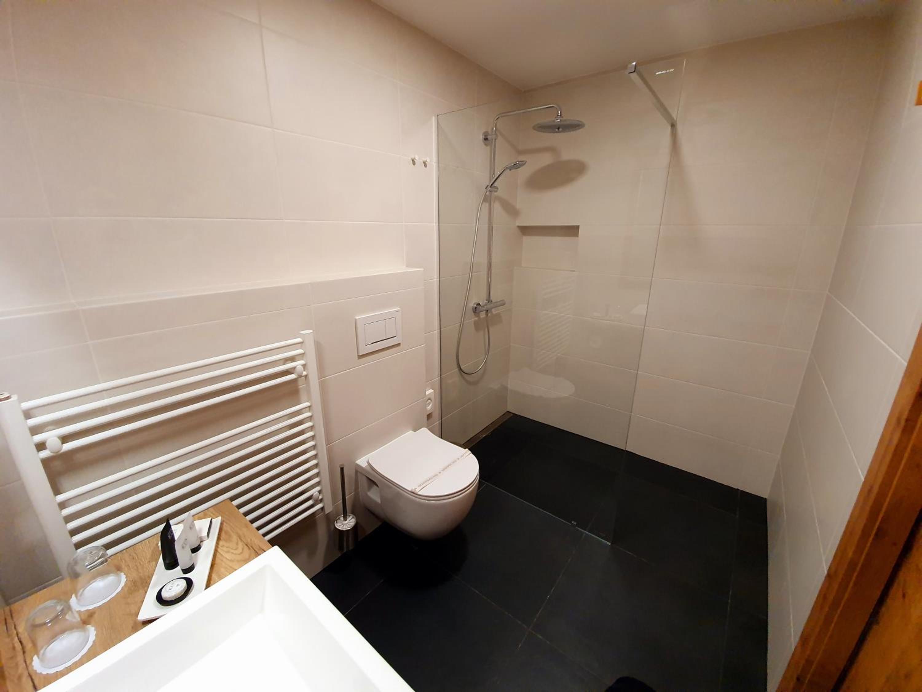 Deluxe Family Suite photo 3