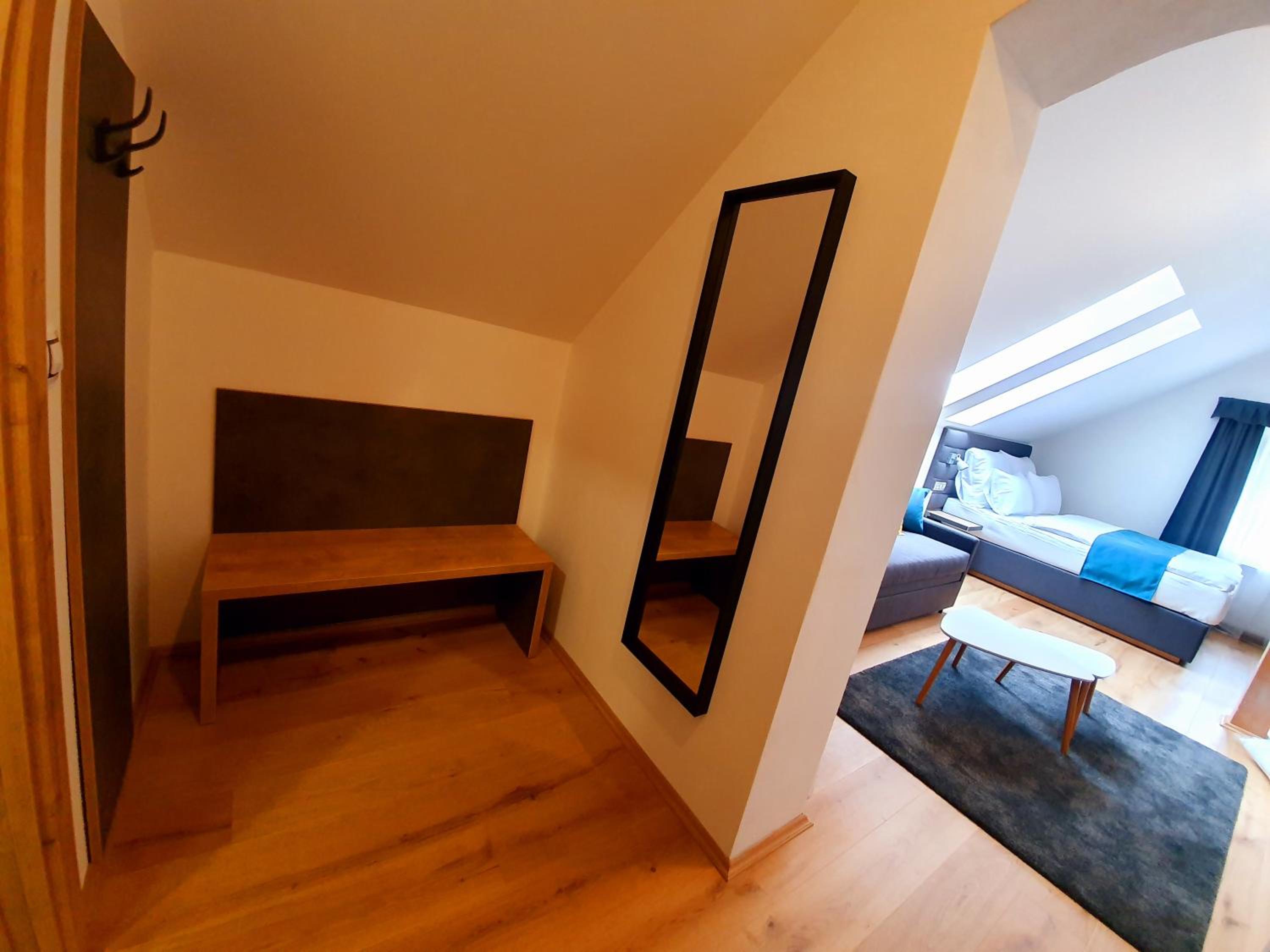 Deluxe Double Room with Extra Bed photo 2