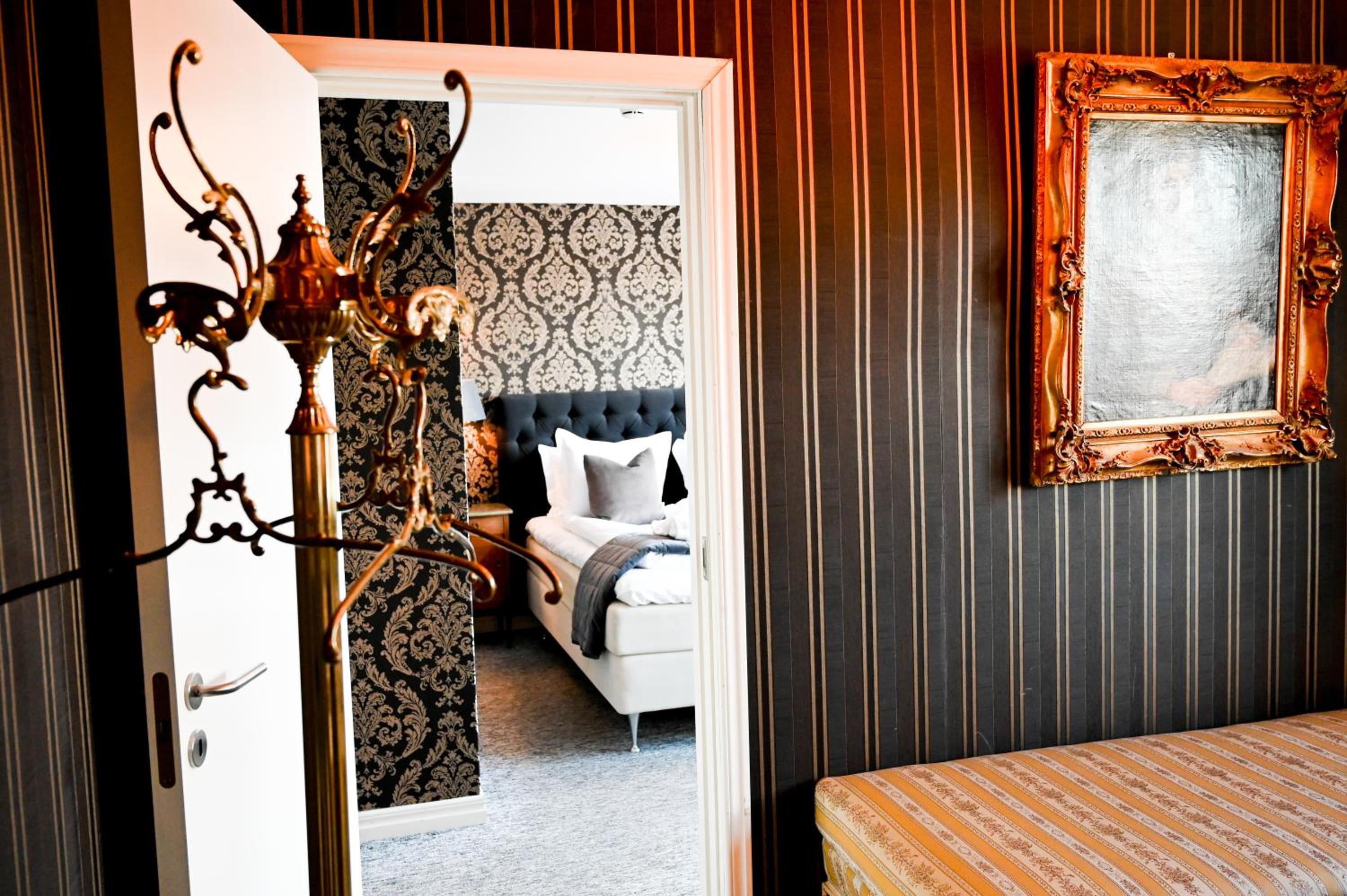Double or Twin Room - Photo 4