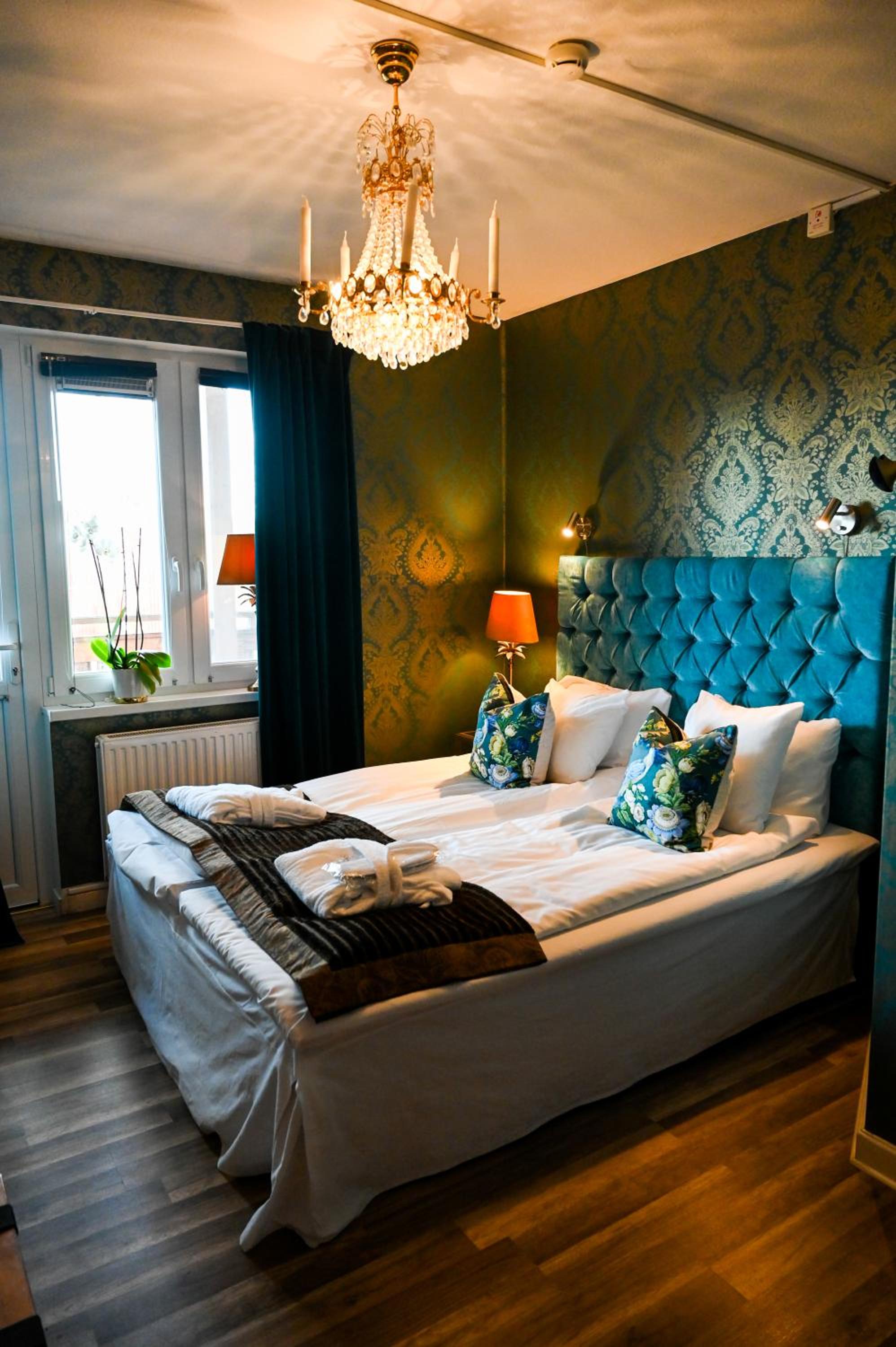 Double or Twin Room - Photo 11