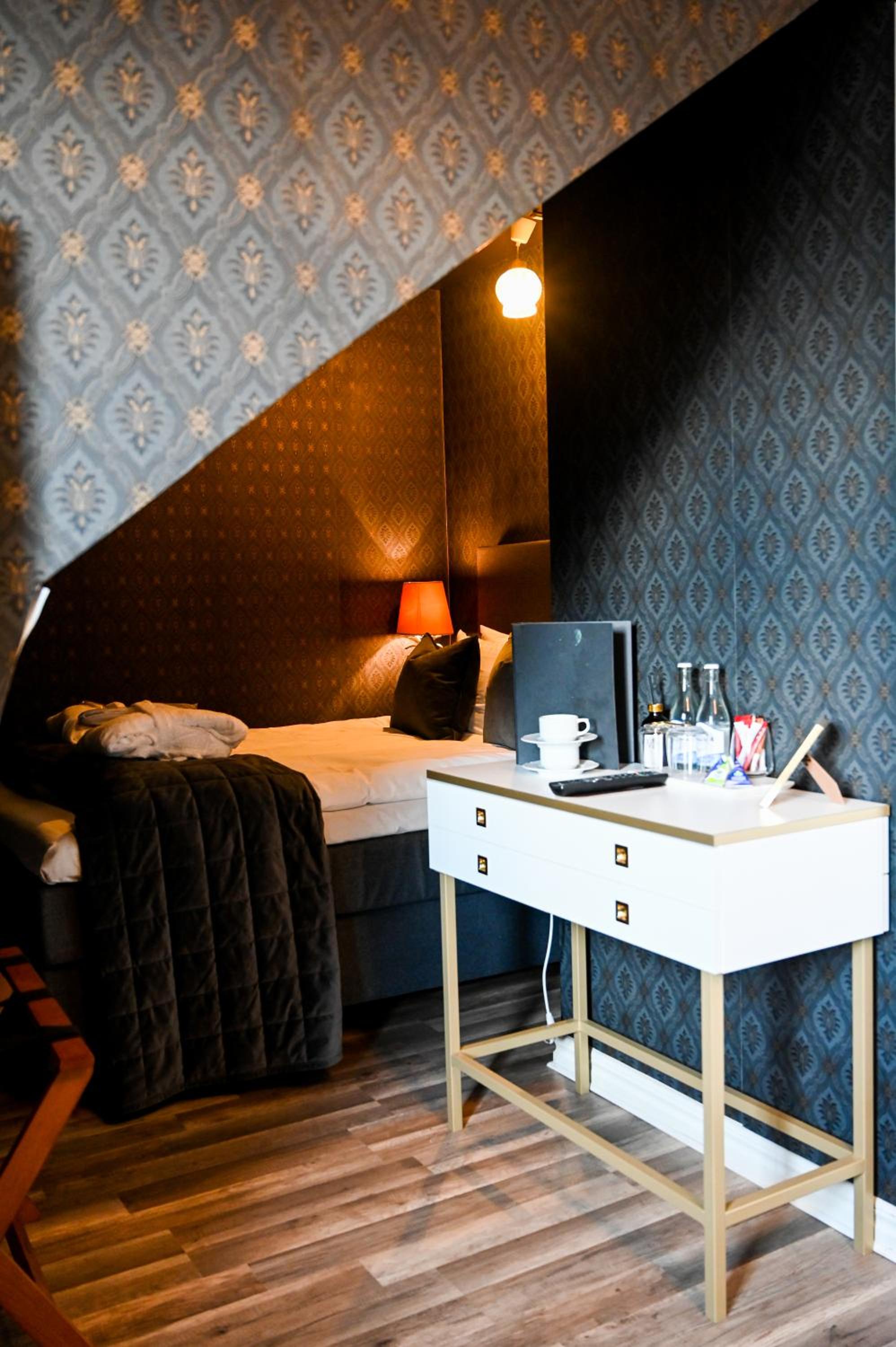 Double or Twin Room - Photo 5
