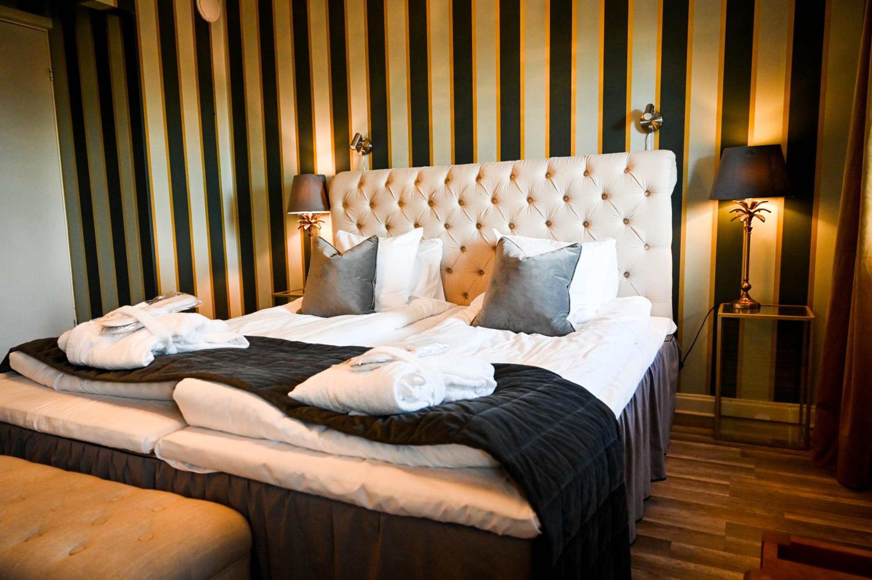 Double or Twin Room - Photo 9
