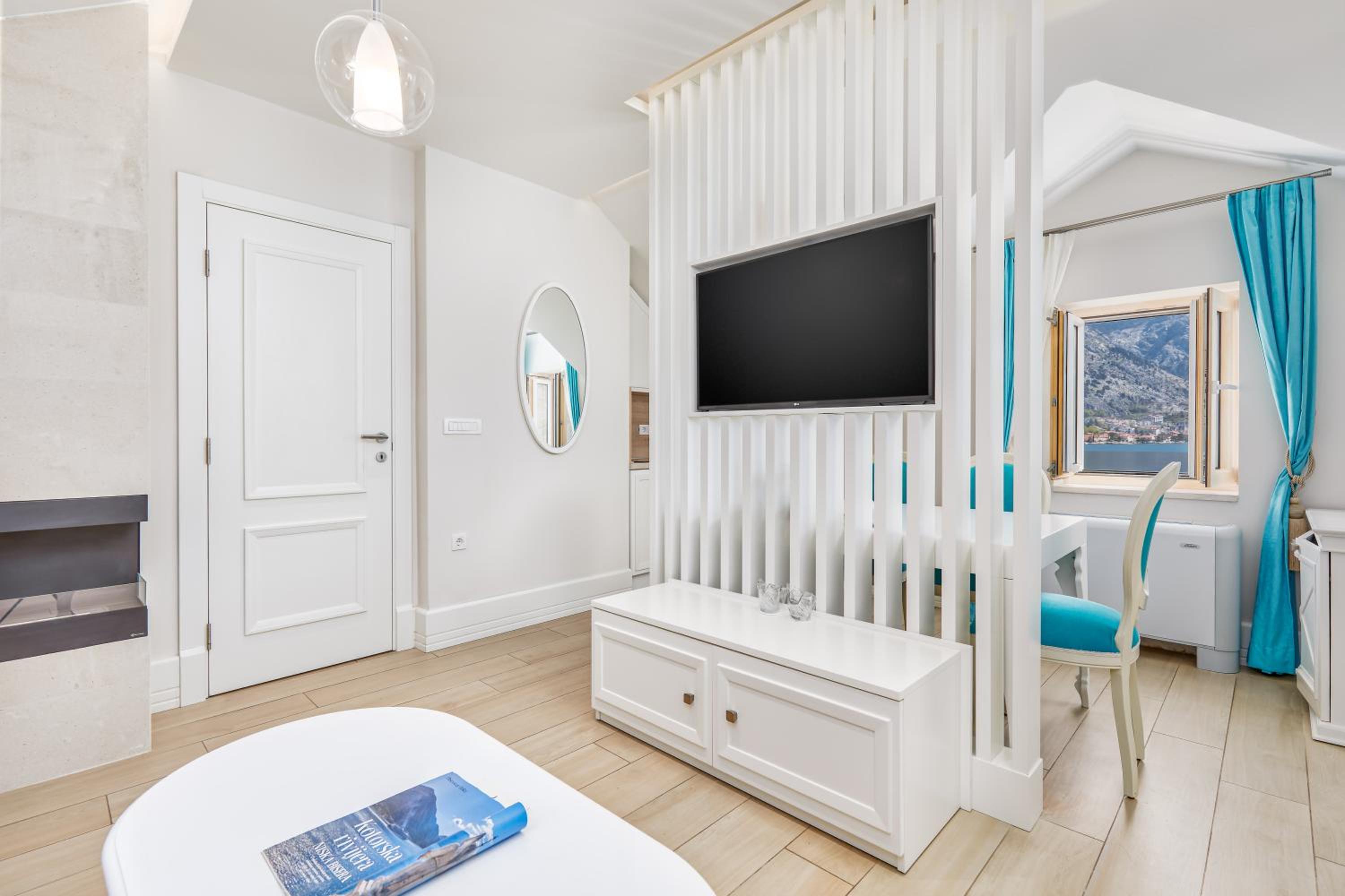 Deluxe Suite with Sea View