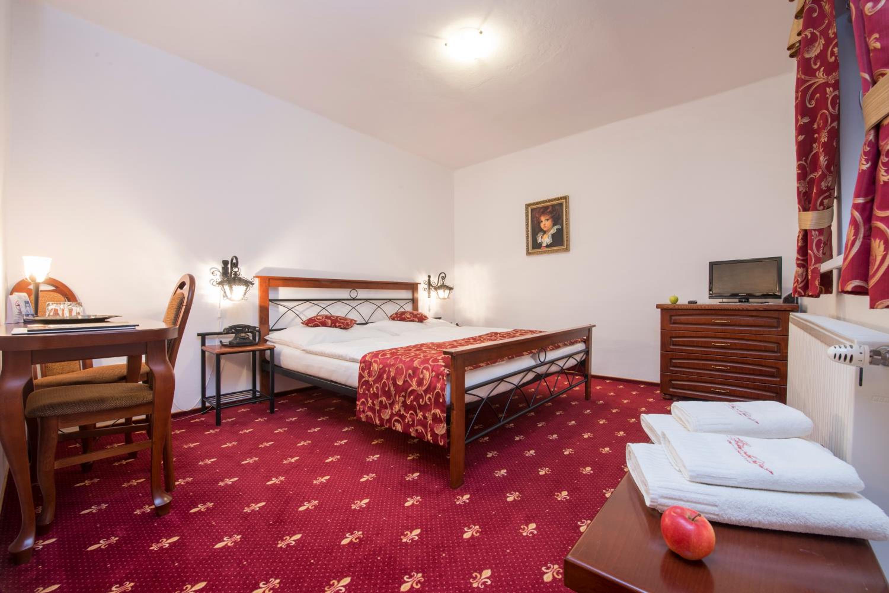 Double Room (2 Adults + 1 Child ) photo 2