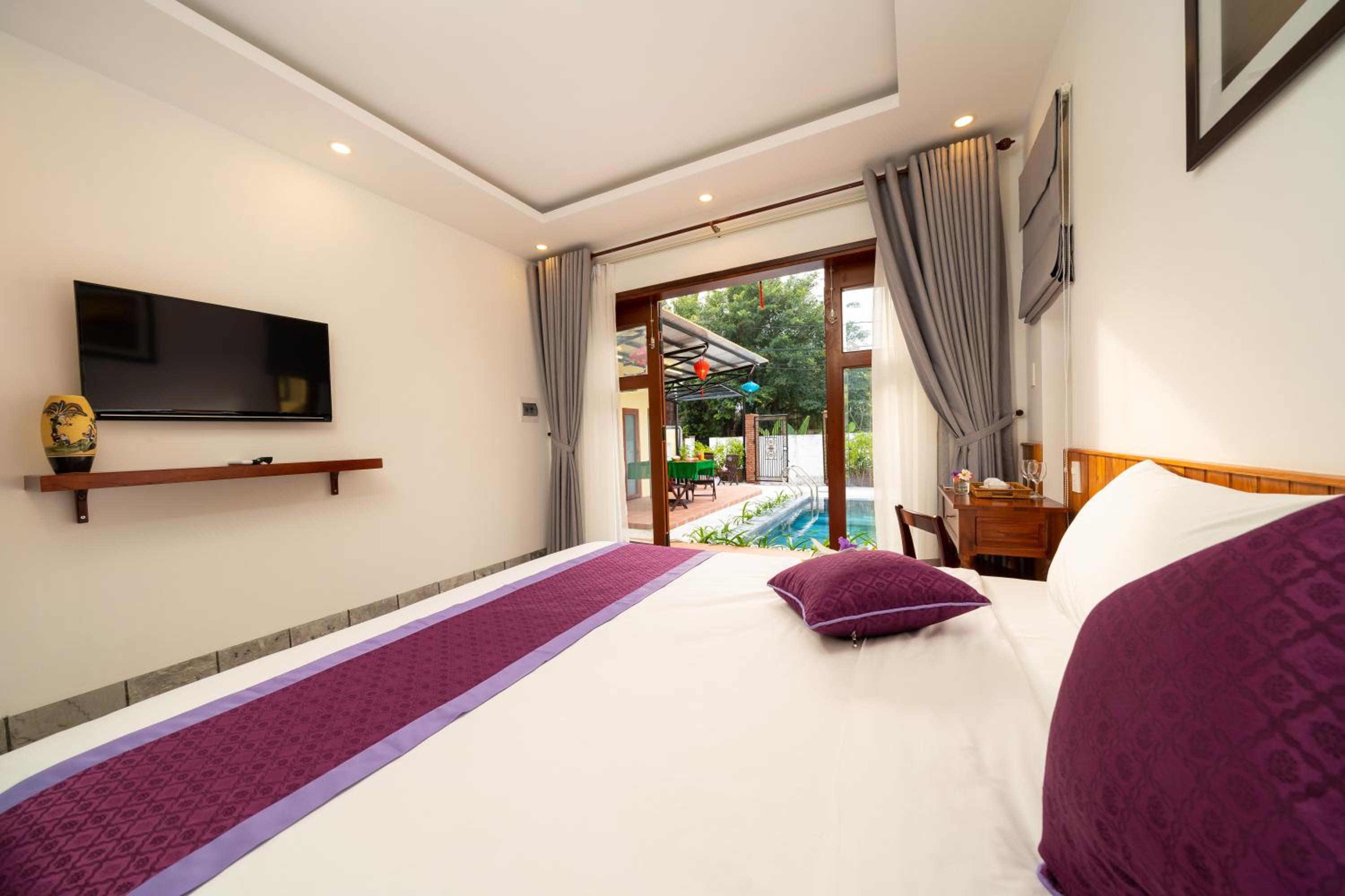 Deluxe Double Room with Balcony photo 1