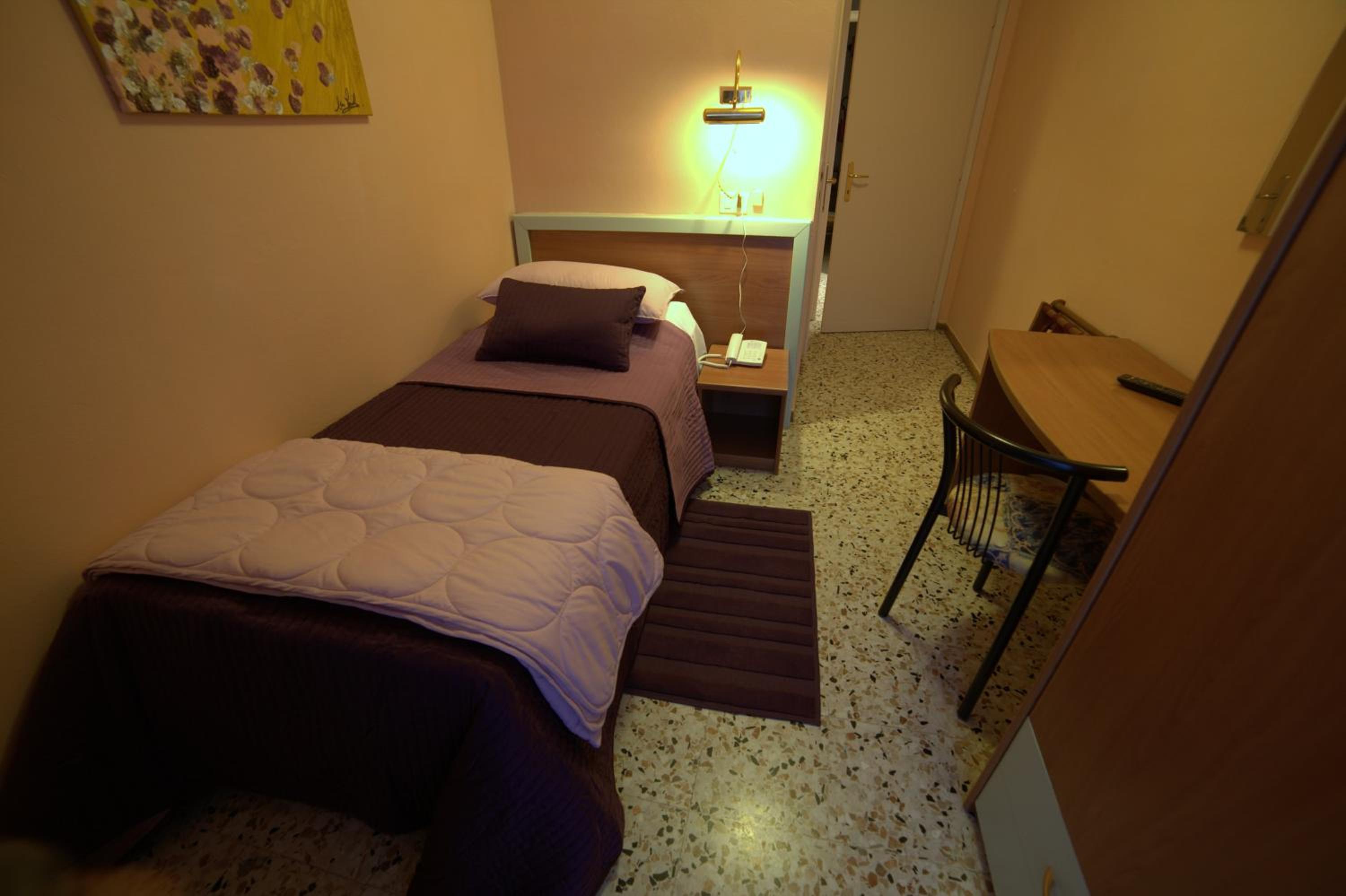 Single Room photo 1