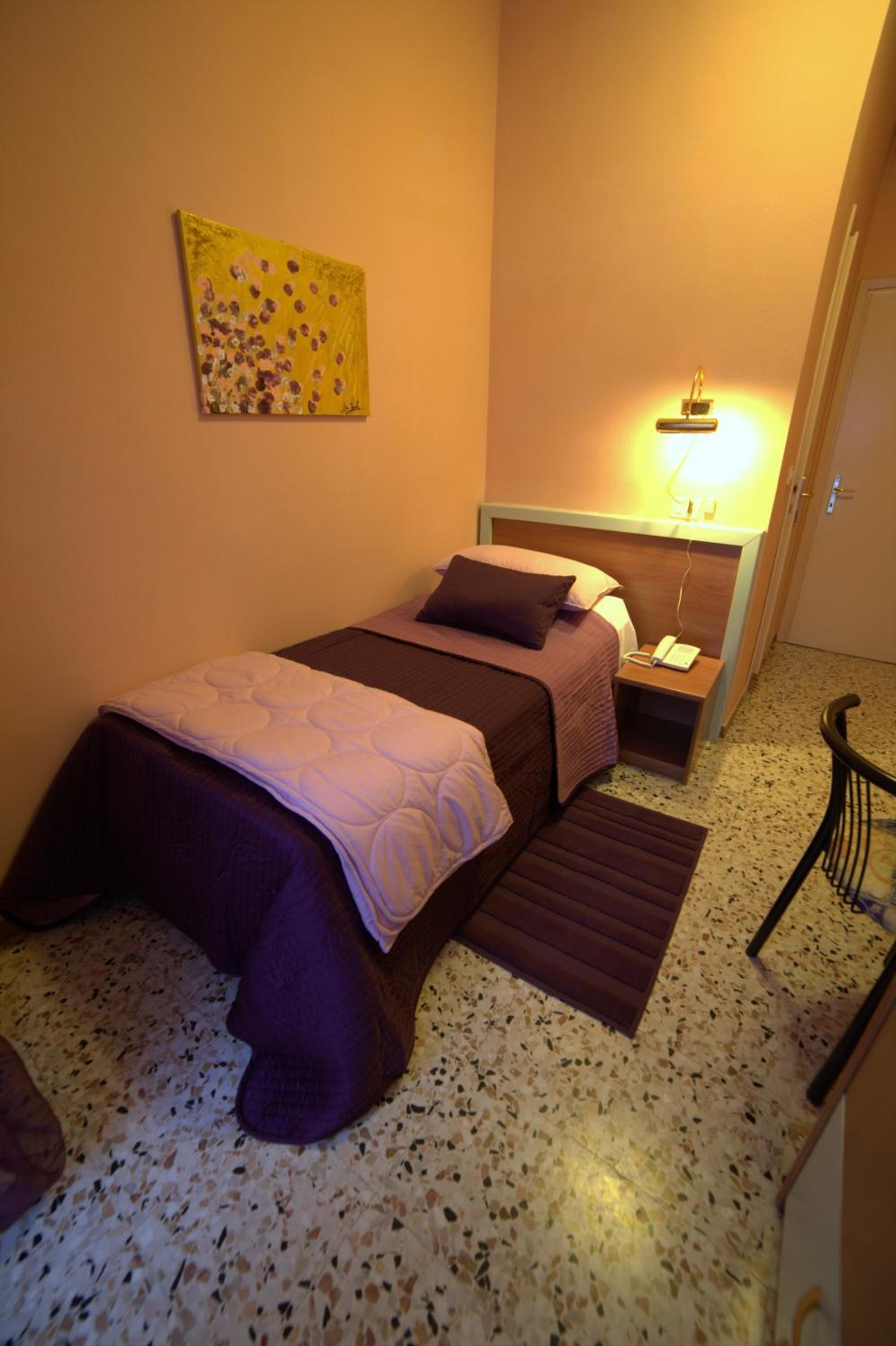 Single Room photo 2