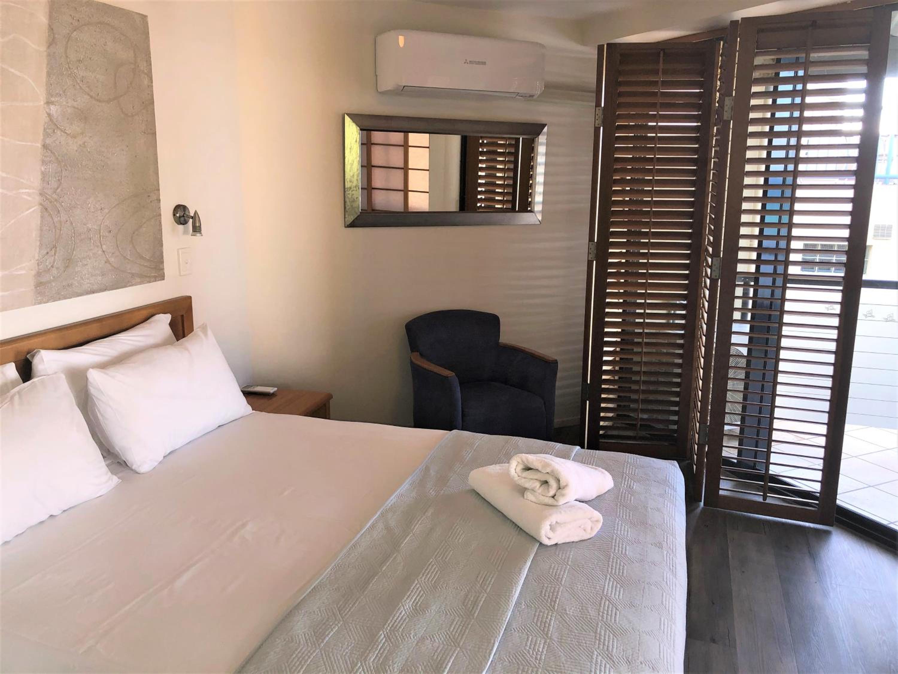 One-Bedroom Apartment with Roof Terrace