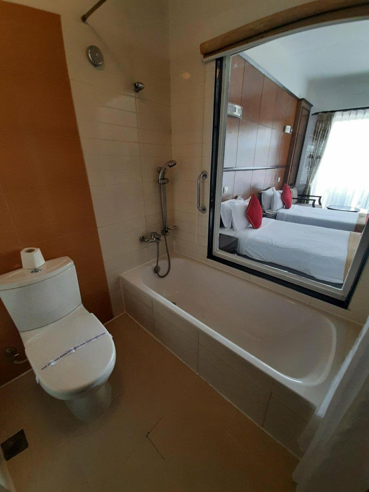 Superior Deluxe Room with Lake View and Balcony photo 3