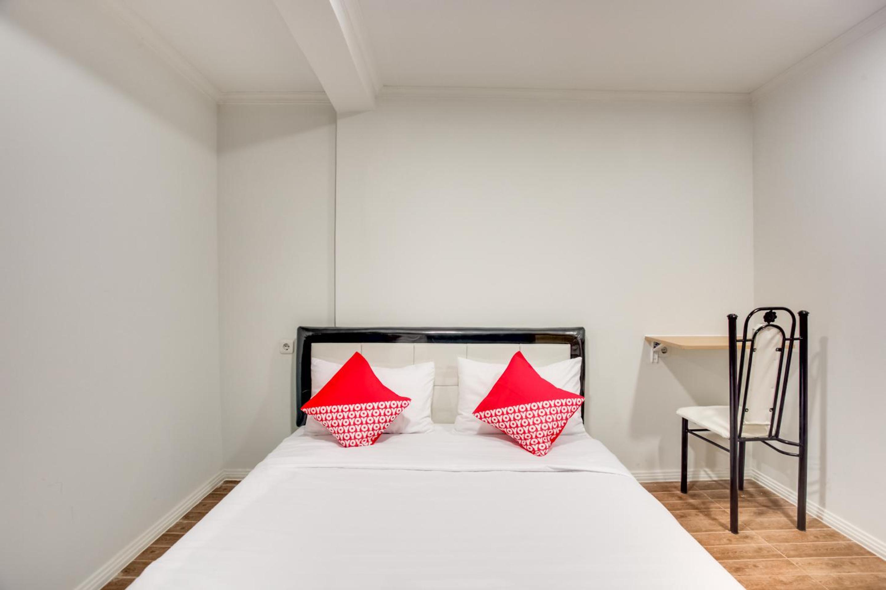 Deluxe Double Room - Photo 9