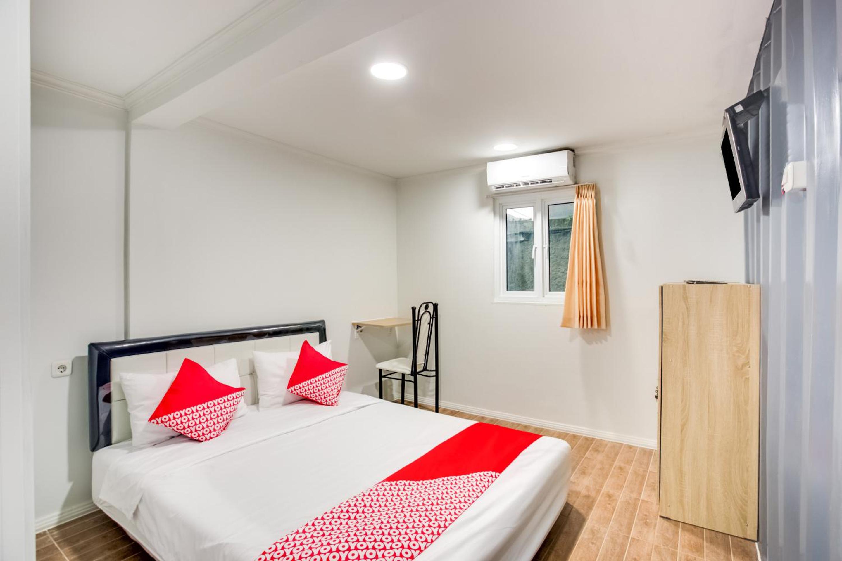 Deluxe Double Room - Photo 11