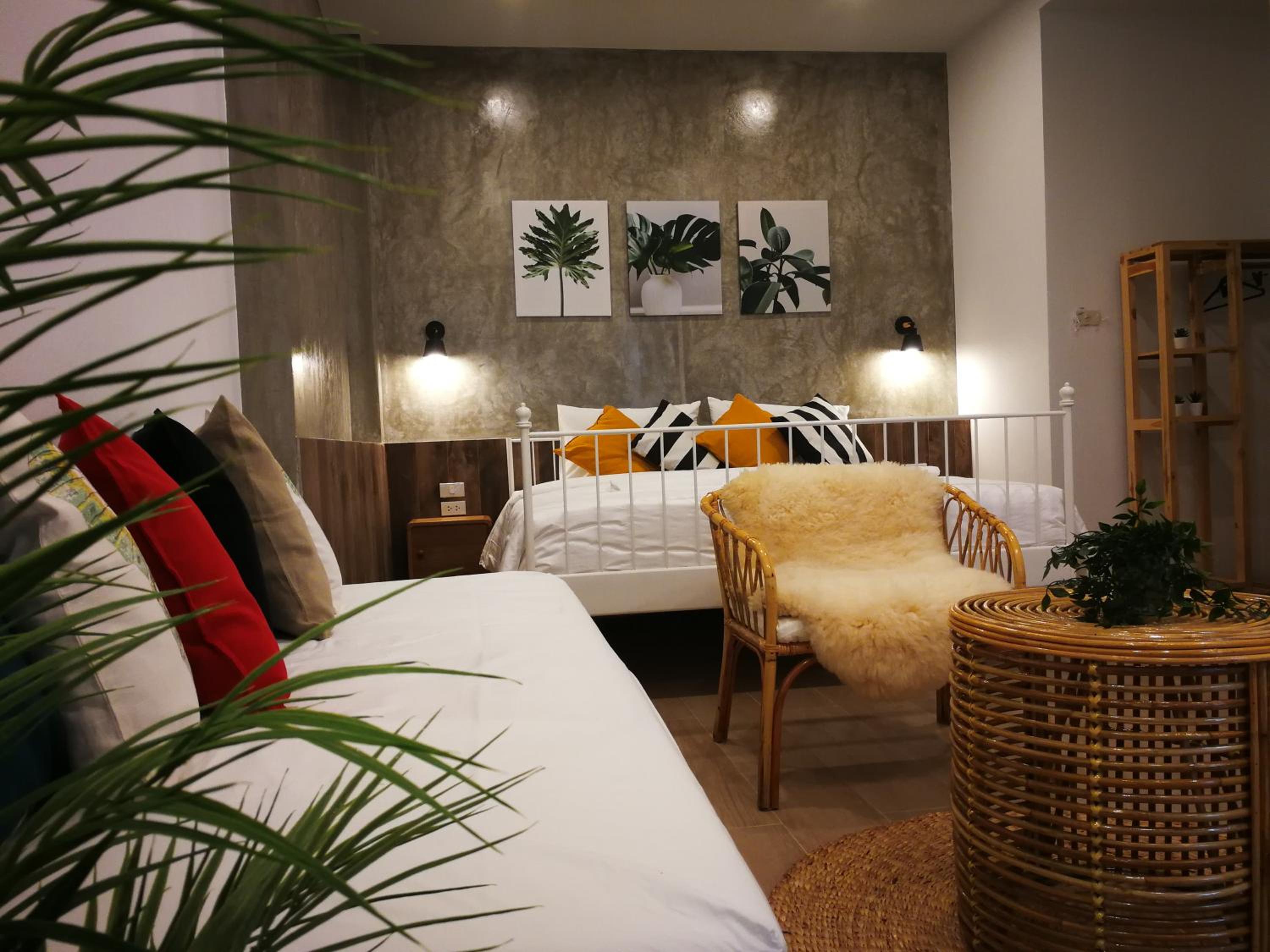 Deluxe King Room - Photo 4